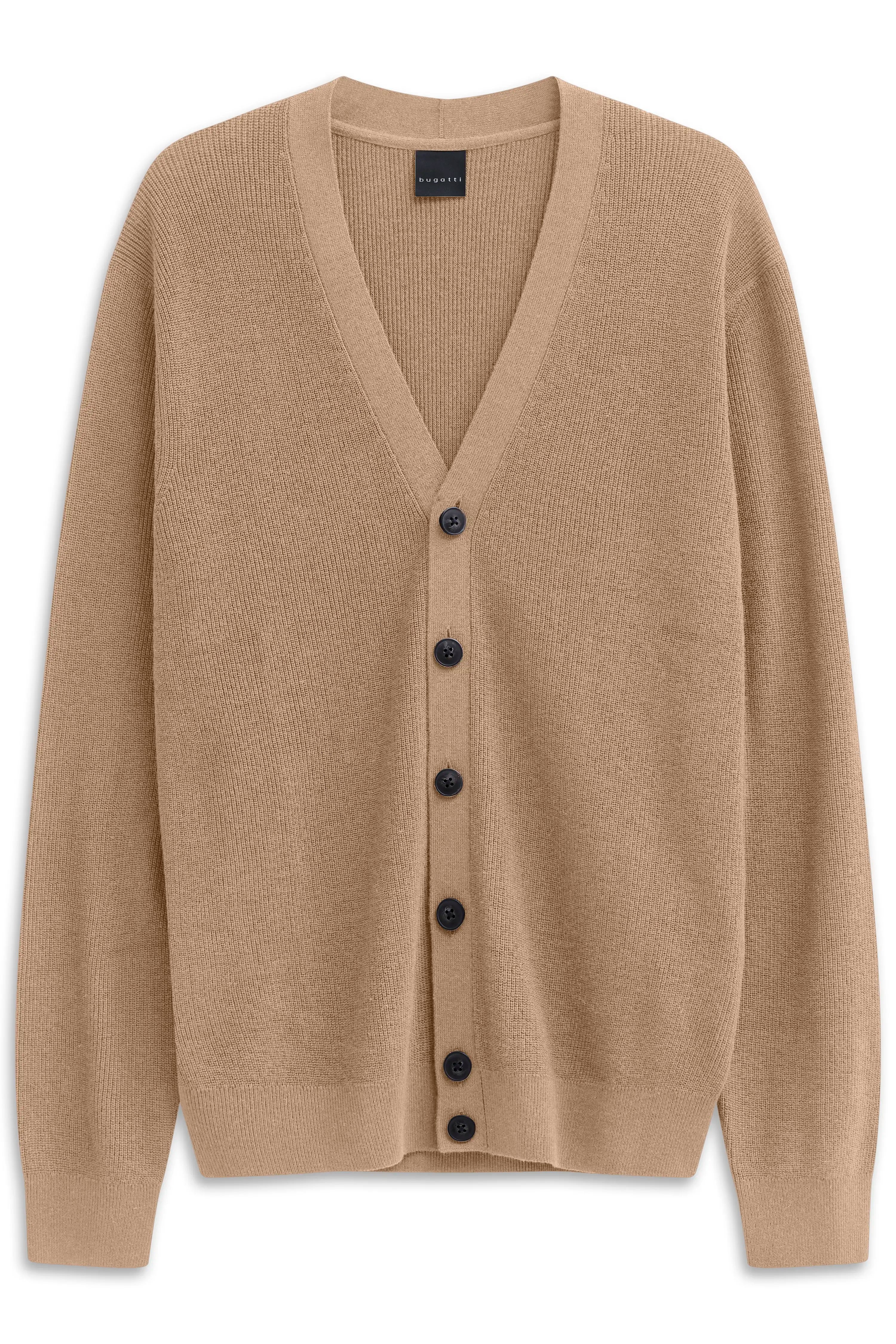 Beigefarbener bugatti Cardigan mit V-Ausschnitt und Knopfleiste, leger auf Büste präsentiert.