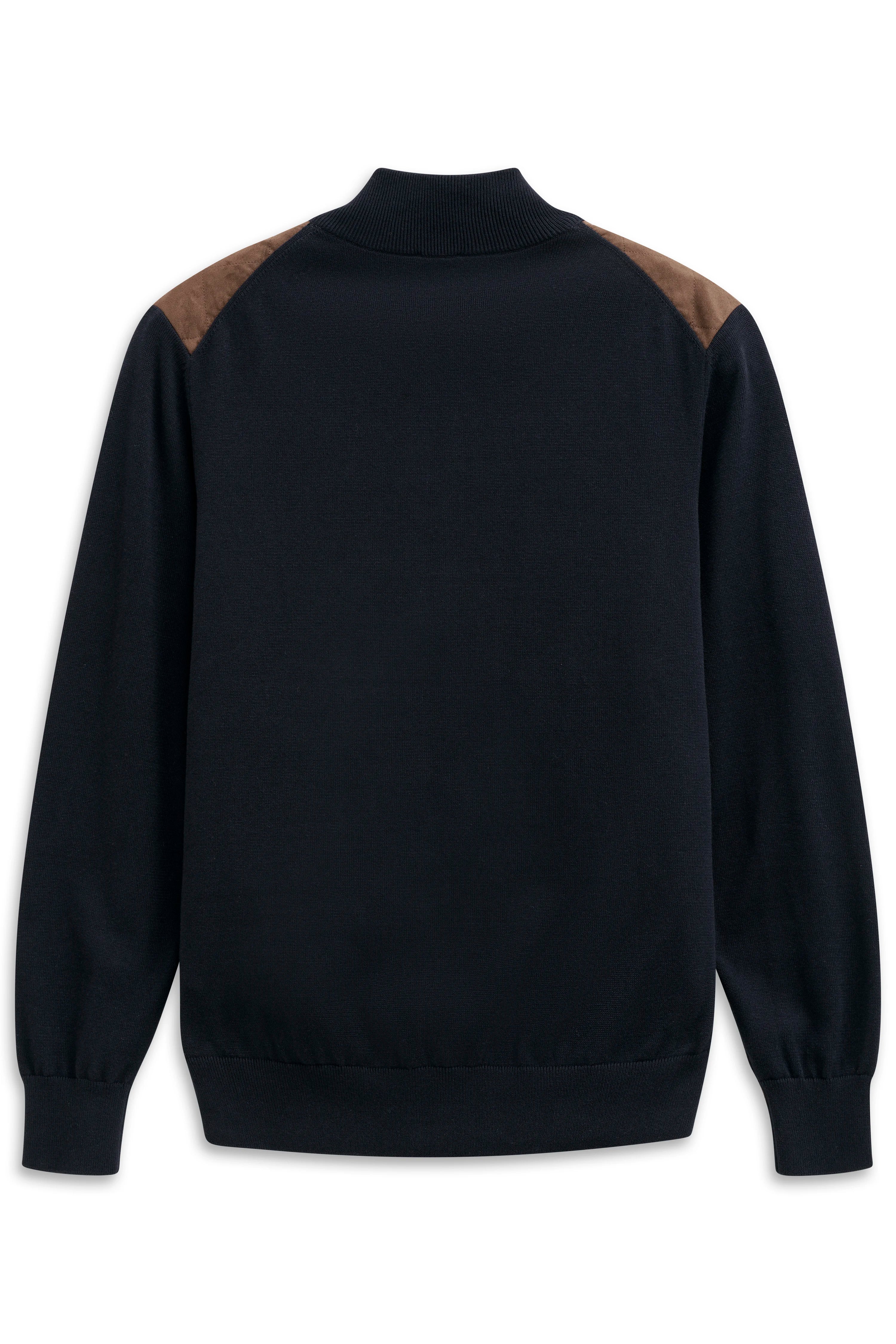 Braune, gesteppte bugatti-Jacke mit schwarzen Ärmeln, Büstenbild.