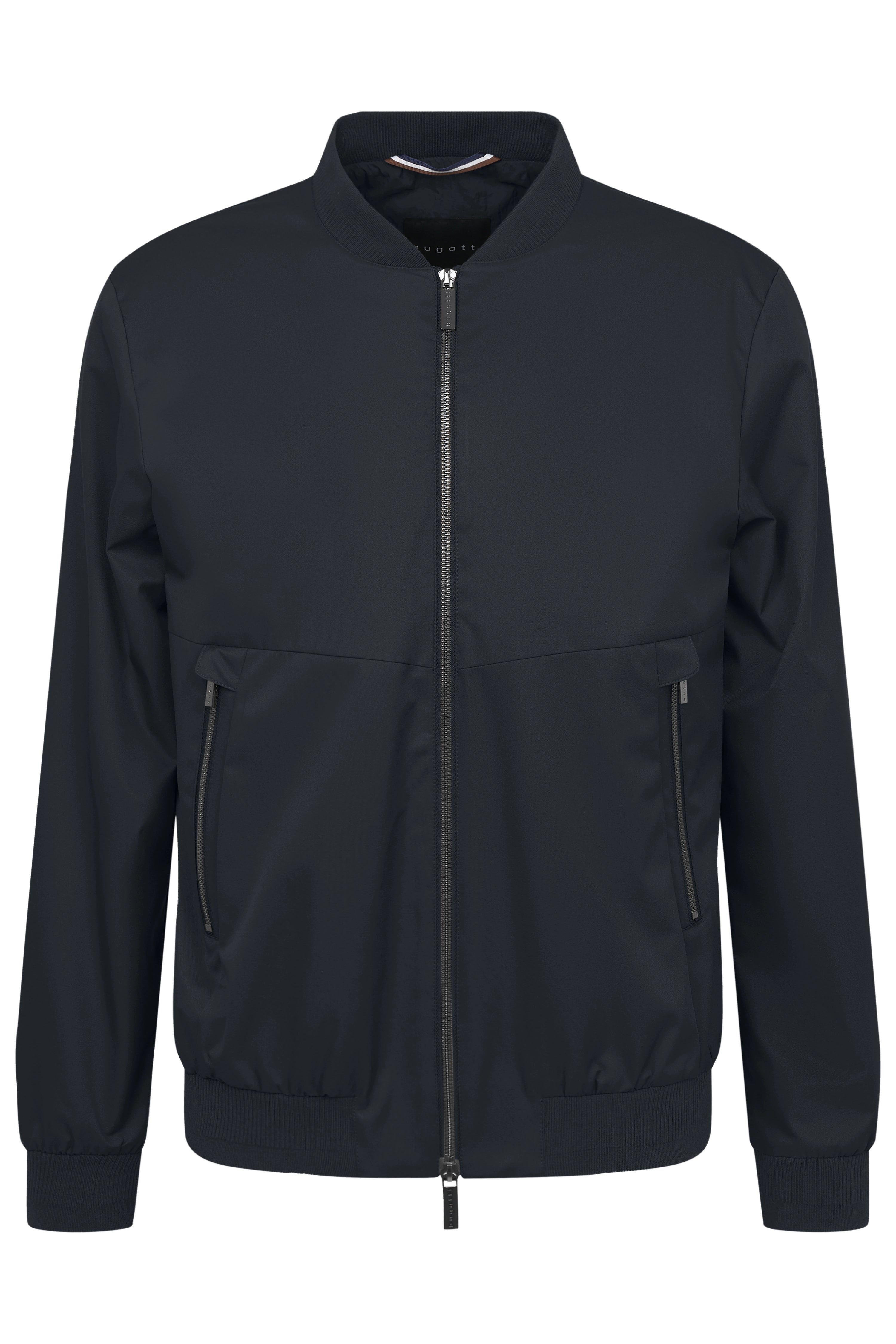 bugatti schwarze Bomberjacke, schlichtes Design, Büstenbild, zeitlose Eleganz und hochwertige Materialien