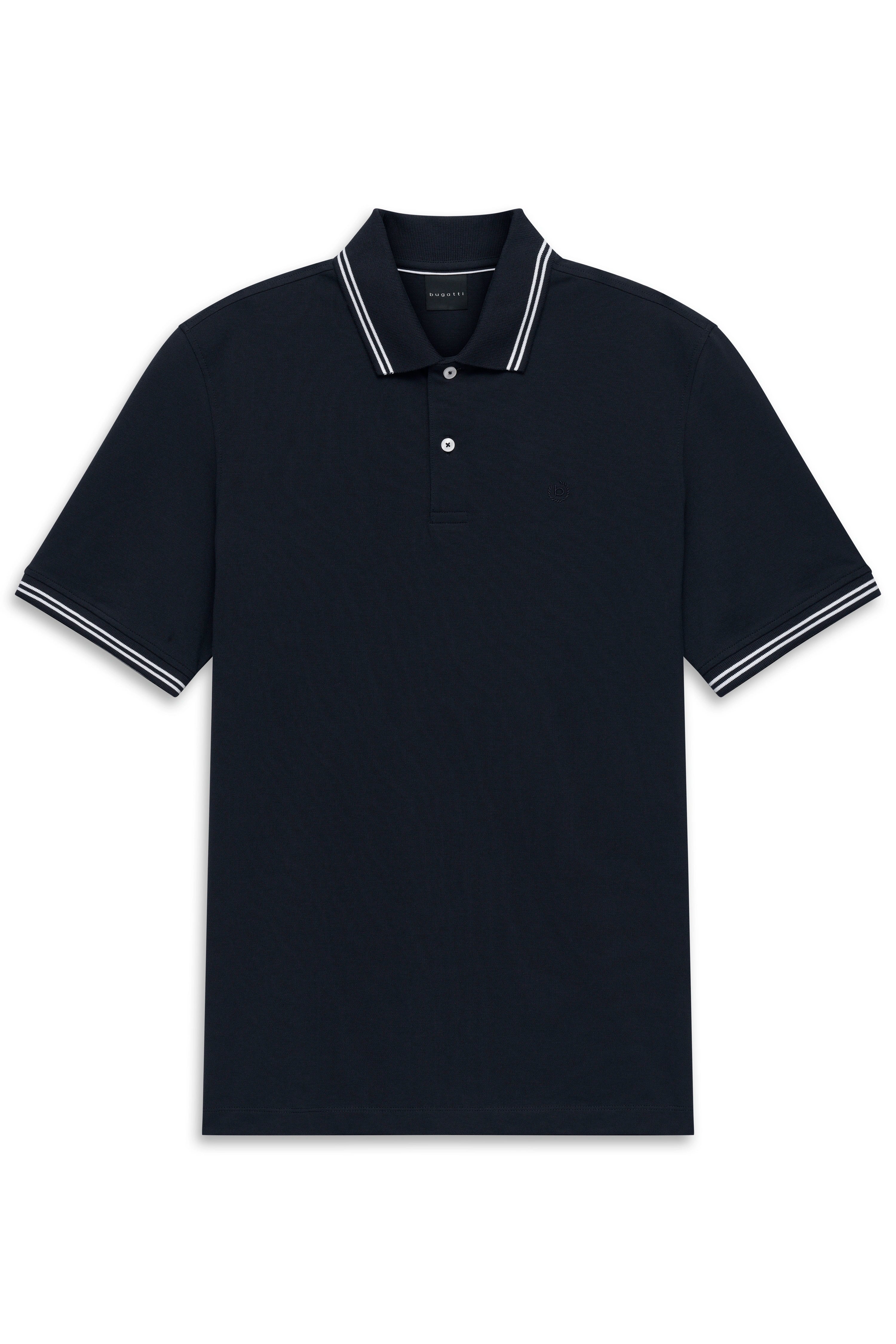 Navy Poloshirt von bugatti, mit weißen Streifen an Kragen und Ärmeln. Büstenbild.