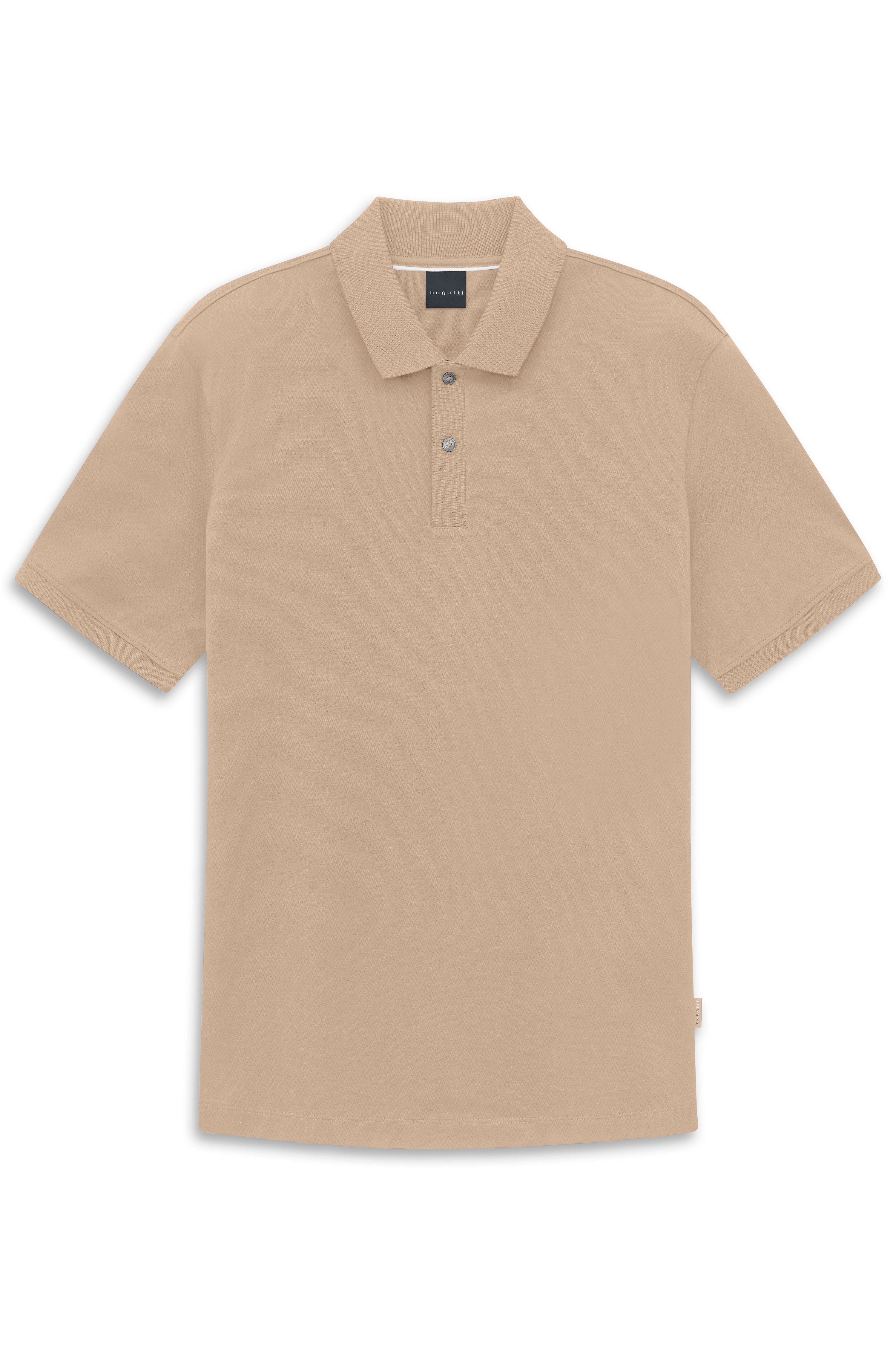 Beiges Polo-Shirt mit Paisley-Schal, Modelbild, entspanntes Posing, bugatti Stil.