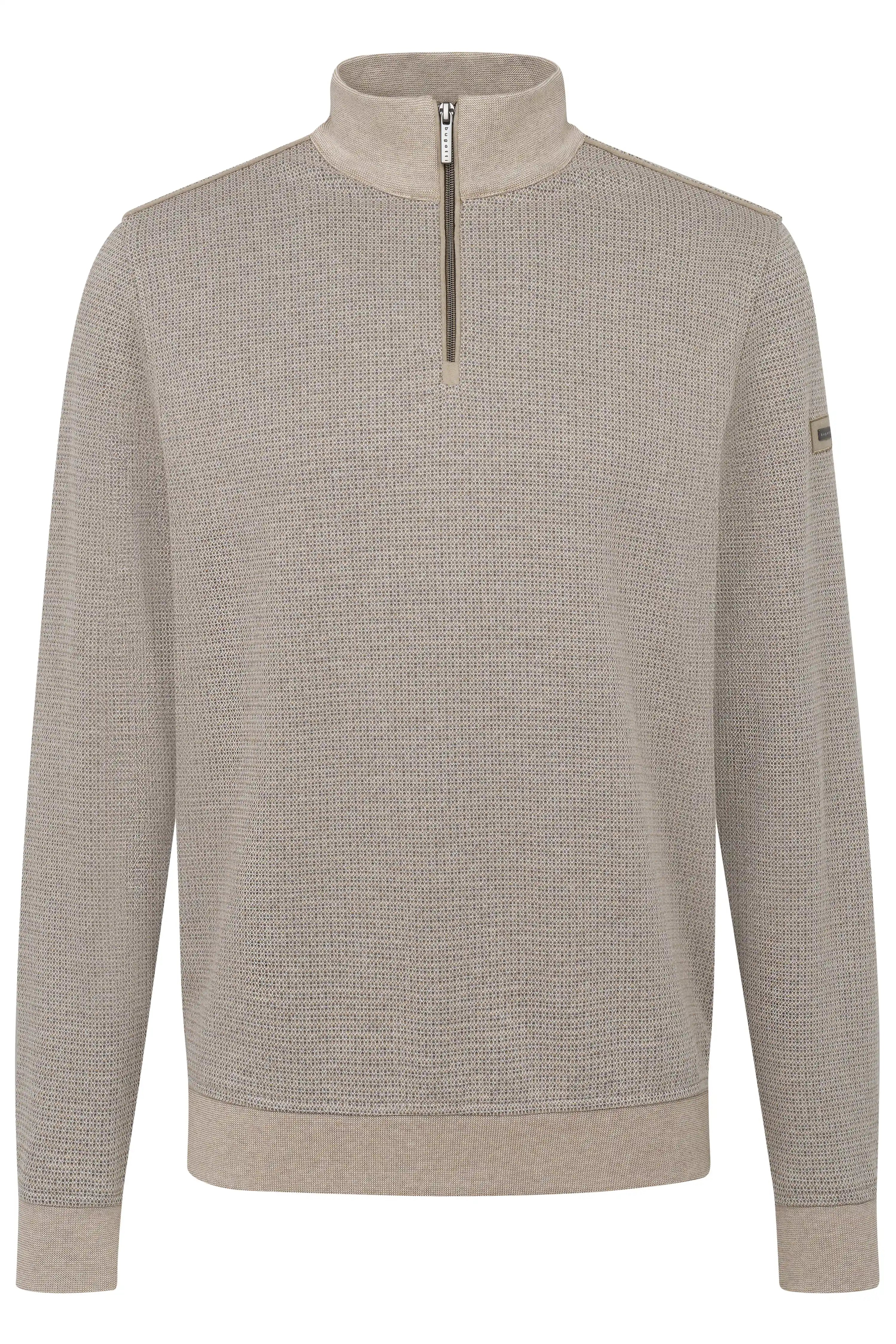 Bugatti beiger Pullover mit Halbzip und feinem Muster, legeres Büstenbild.