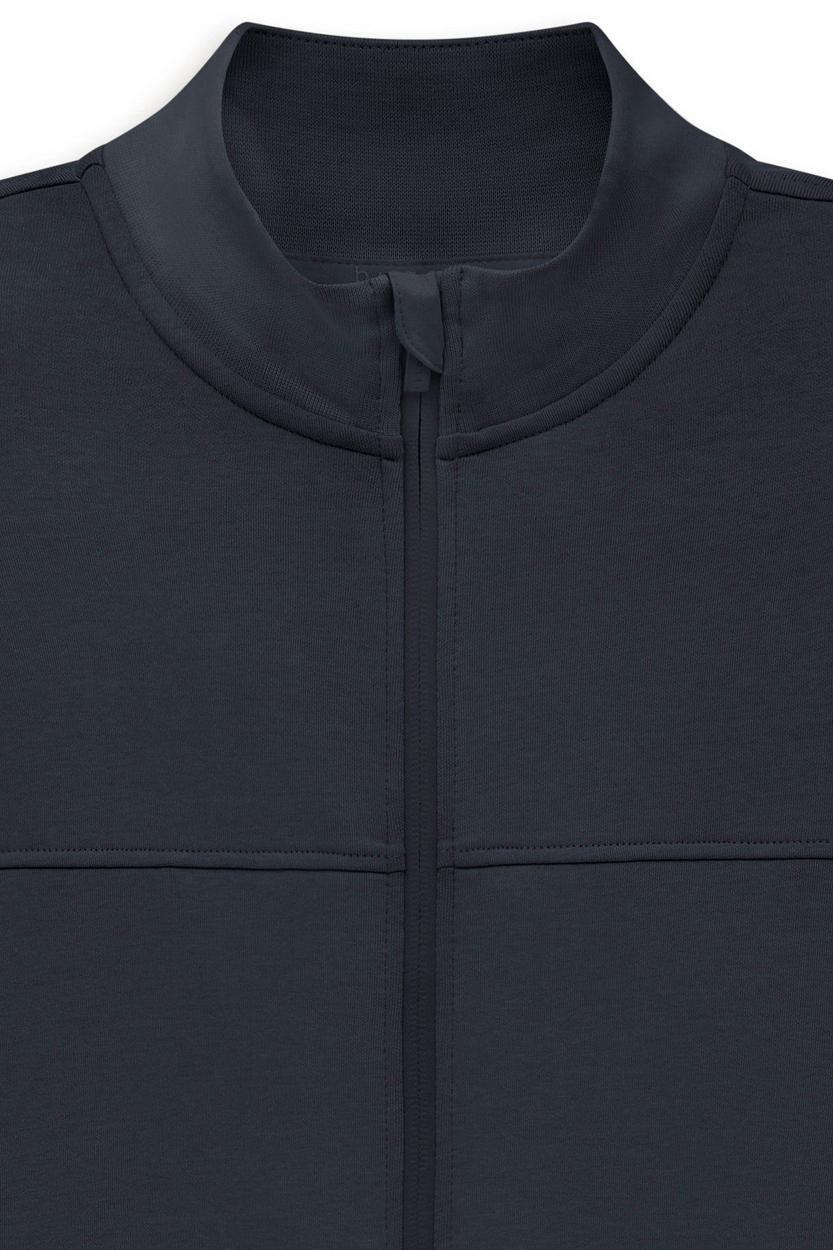 Dunkelblauer bugatti Stehkragen-Pullover, Detailansicht, glatte Textur, elegantes Design.