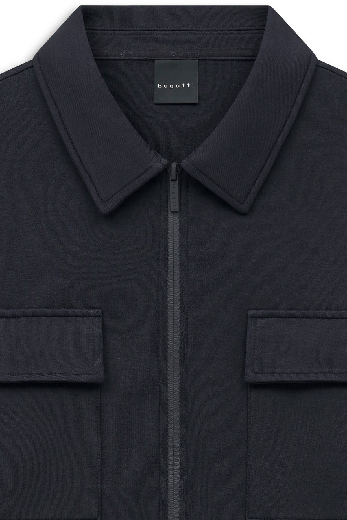 Bugatti Herrenjacke, dunkelblau, Reißverschluss, Brusttaschen, Büstenbild.