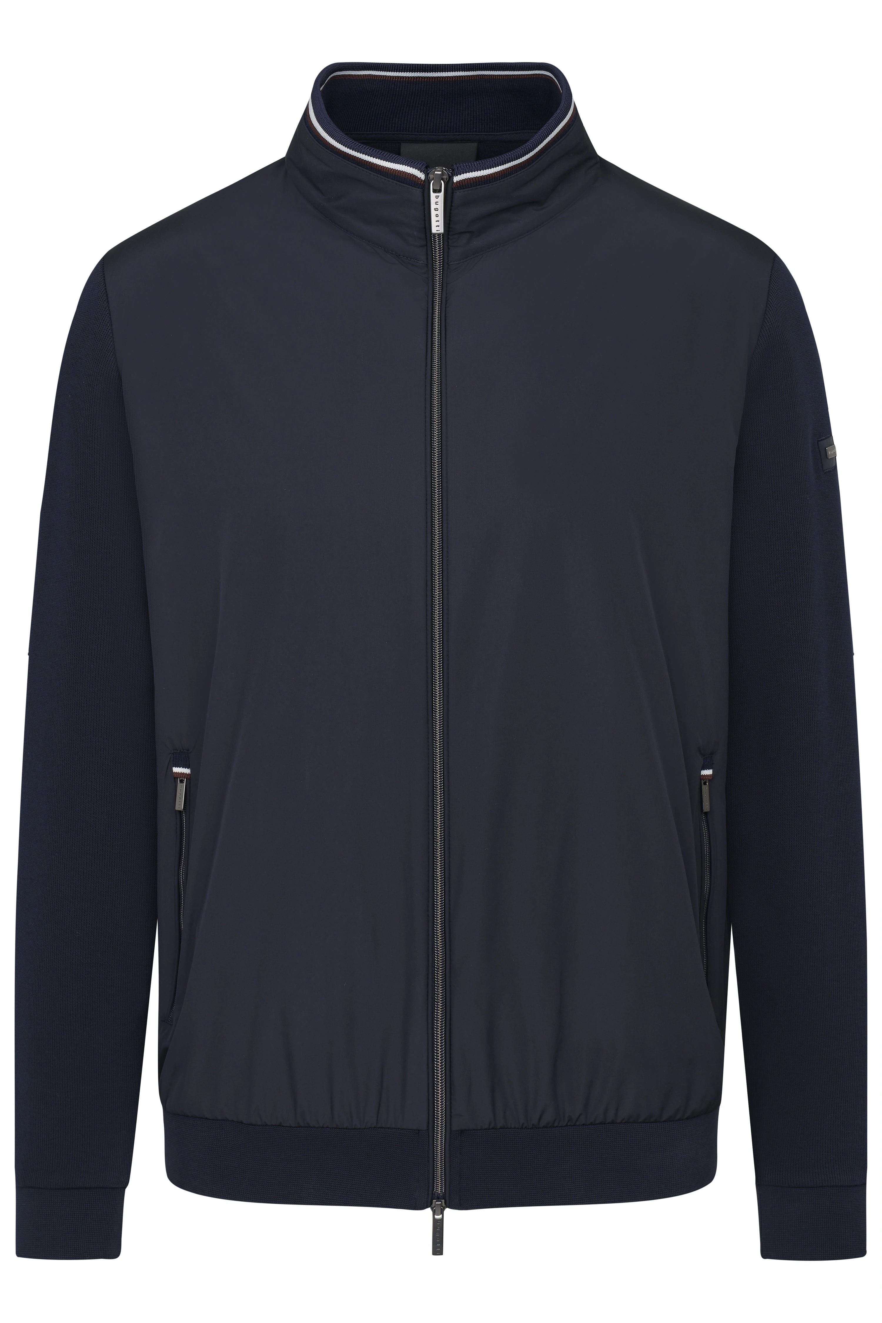 Dunkelblaue bugatti Jacke mit Reißverschluss, Büstenbild, zeitloses Design.