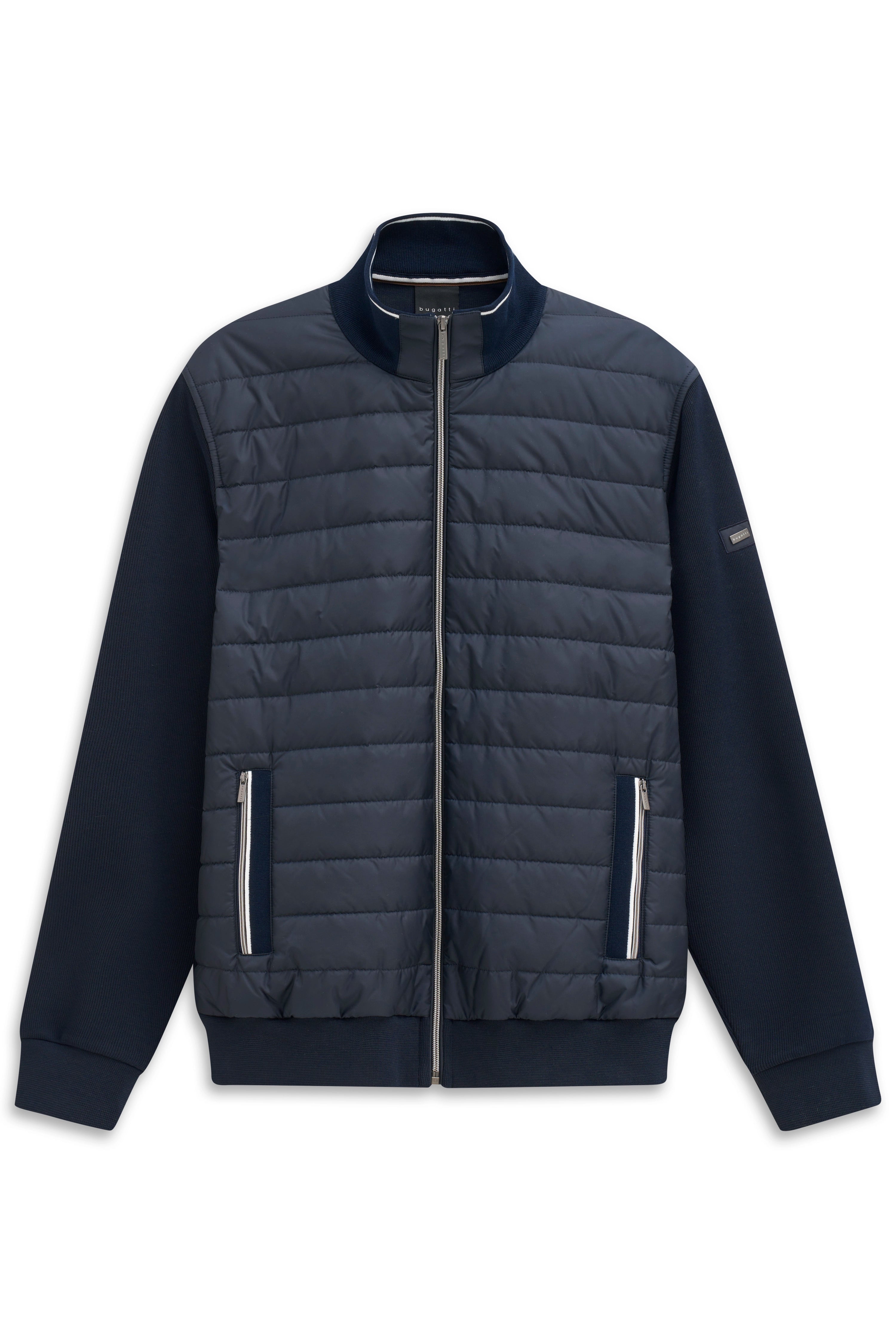 bugatti gesteppte Jacke in Dunkelblau mit Reißverschlüssen, legeres Büstenbild.