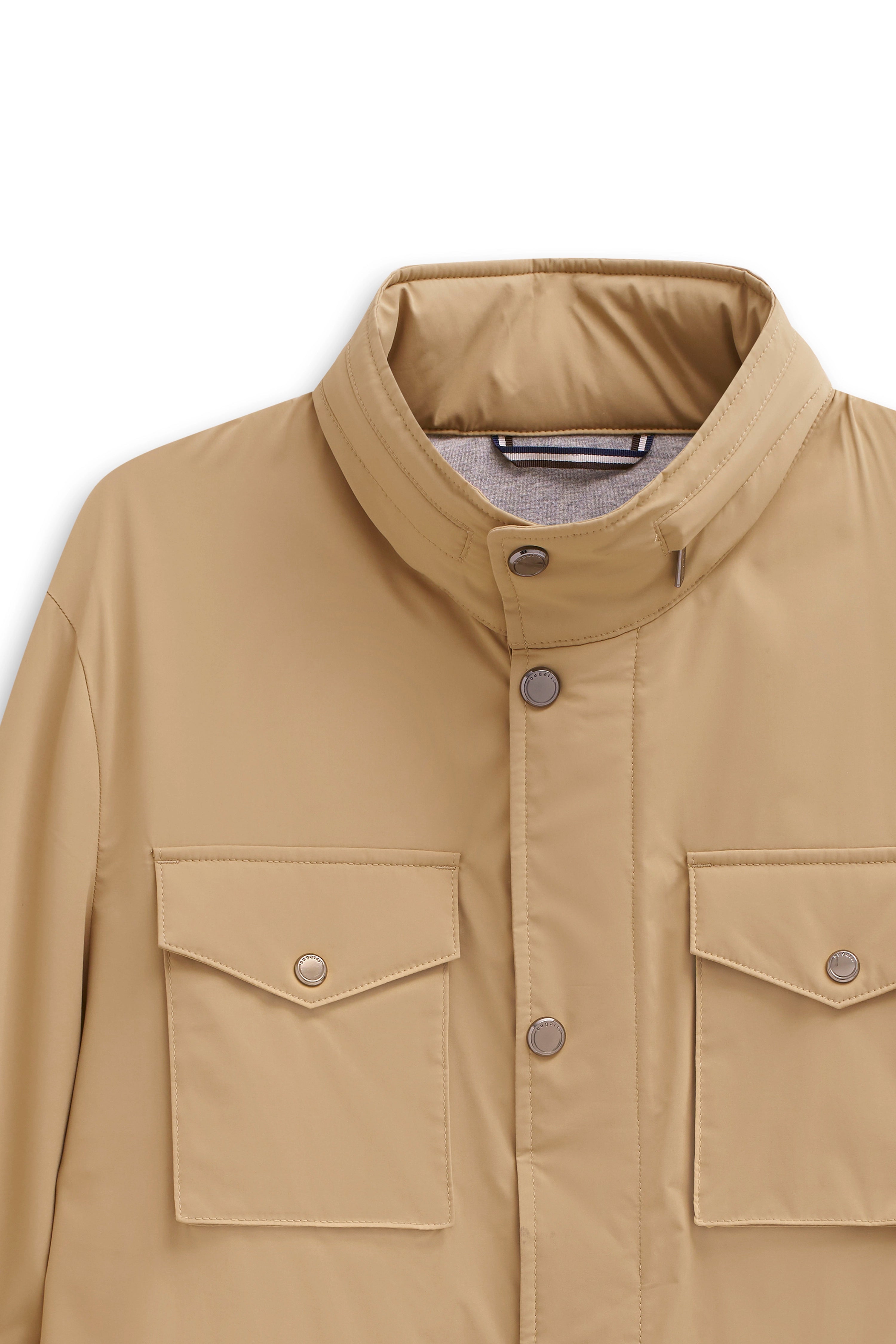 Beige bugatti Jacke mit Taschen, Büstenbild, elegantes Design.