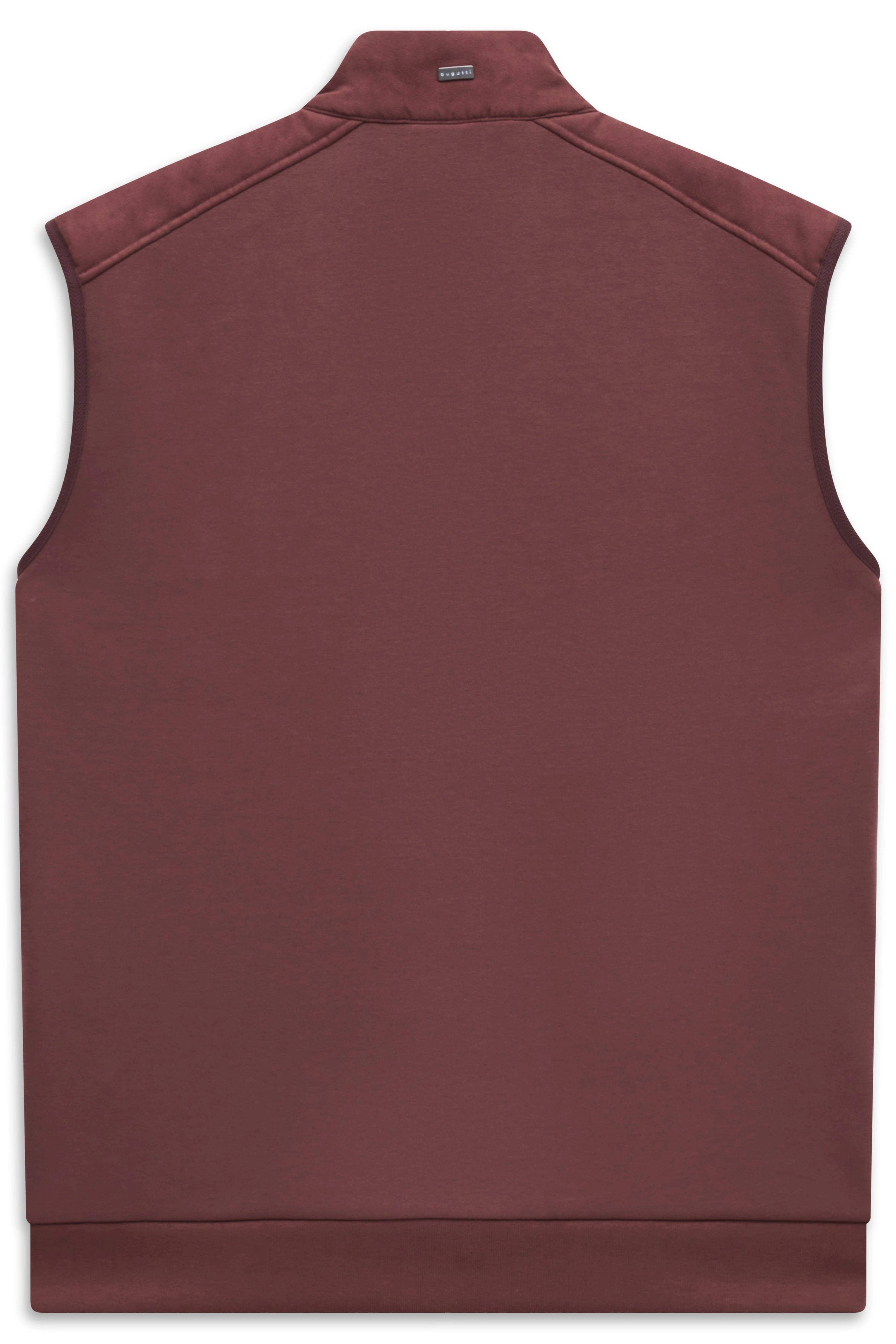 bugatti ärmellose Jacke, bordeaux, Rückansicht, schlichtes Design, Büstenbild.