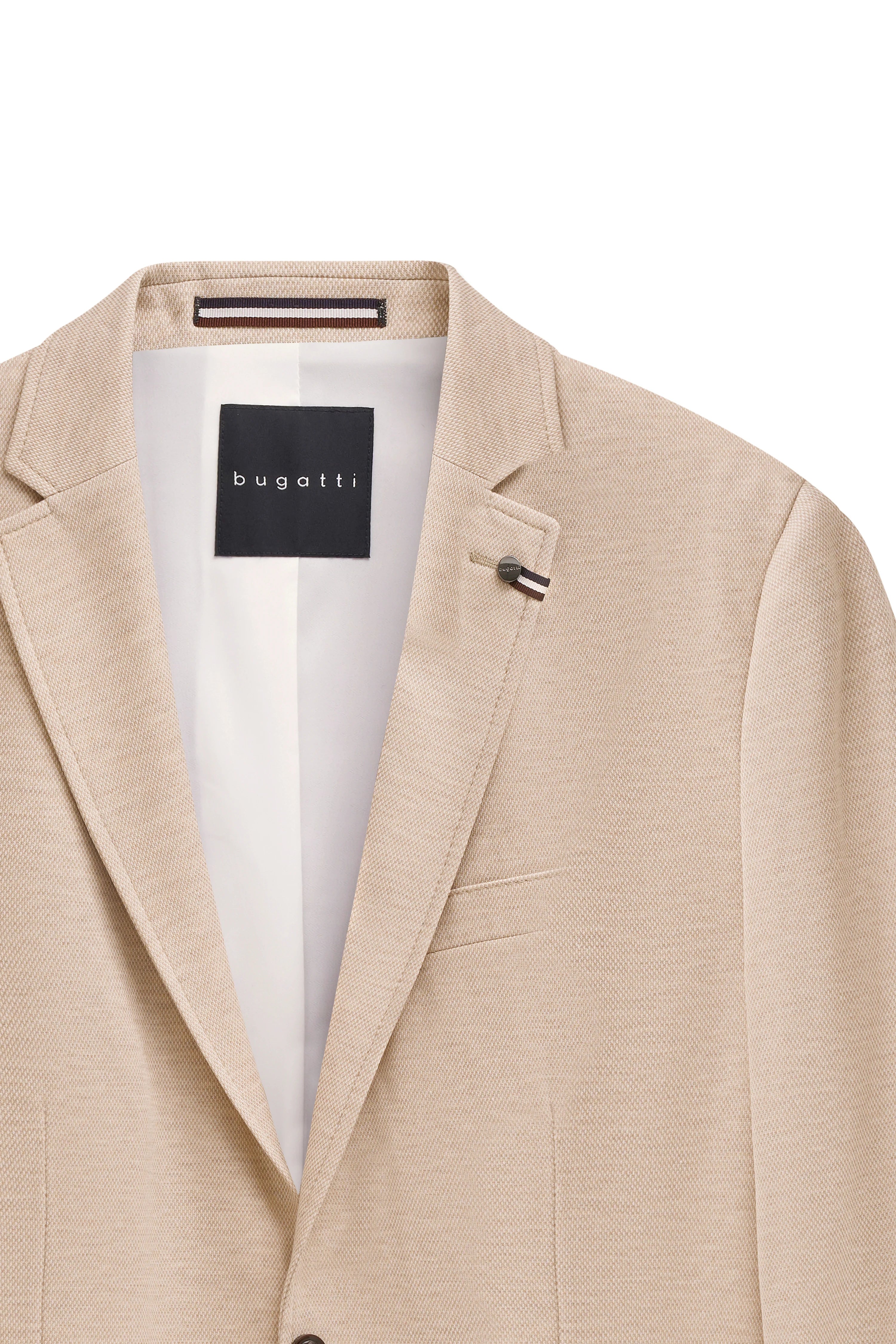 Beige bugatti Blazer, Detailaufnahme, eleganter Stil, hochwertiges Material.