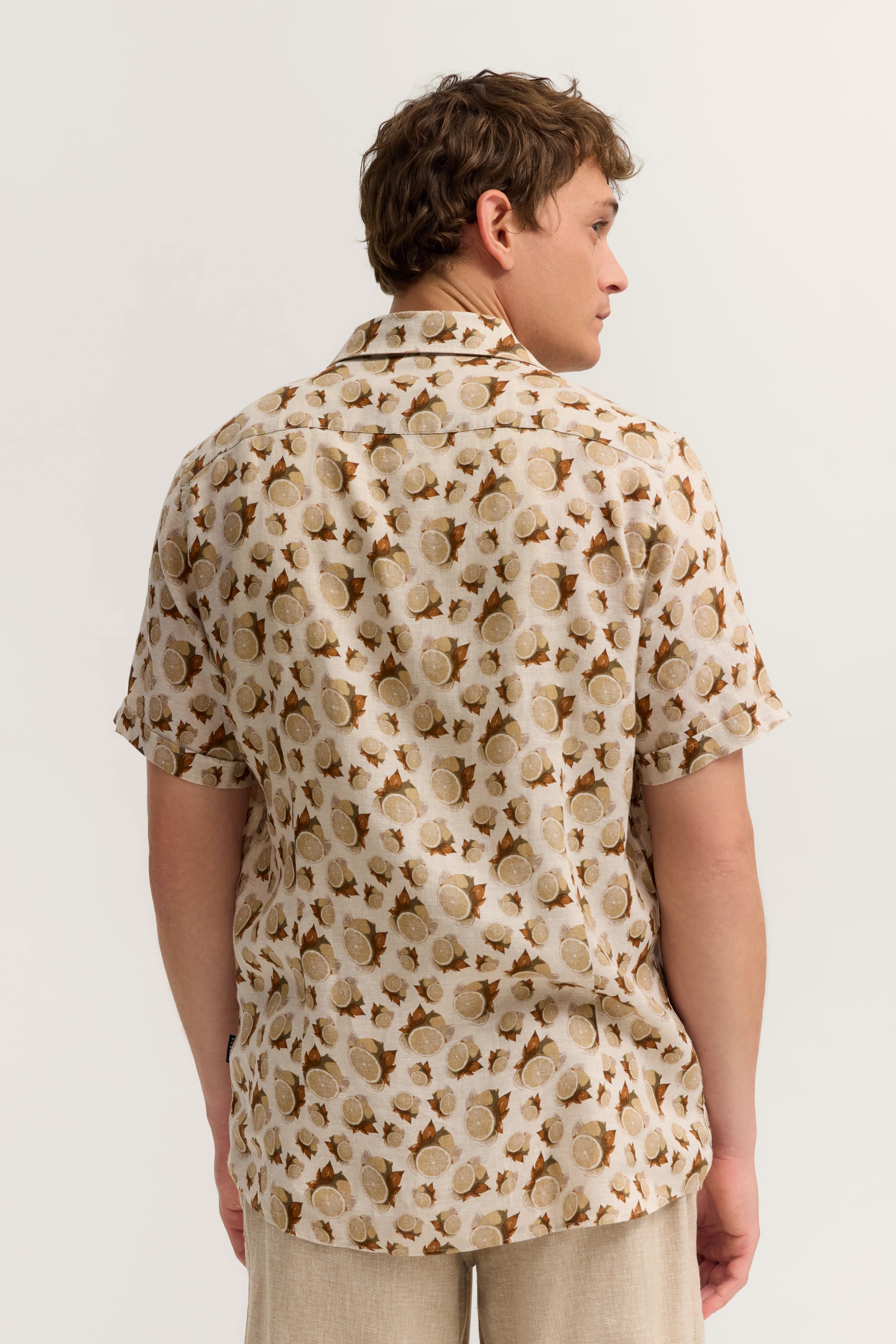 Hemd mit Zitrusmuster in Beige und Braun, Rückansicht, lässiger Look, bugatti.