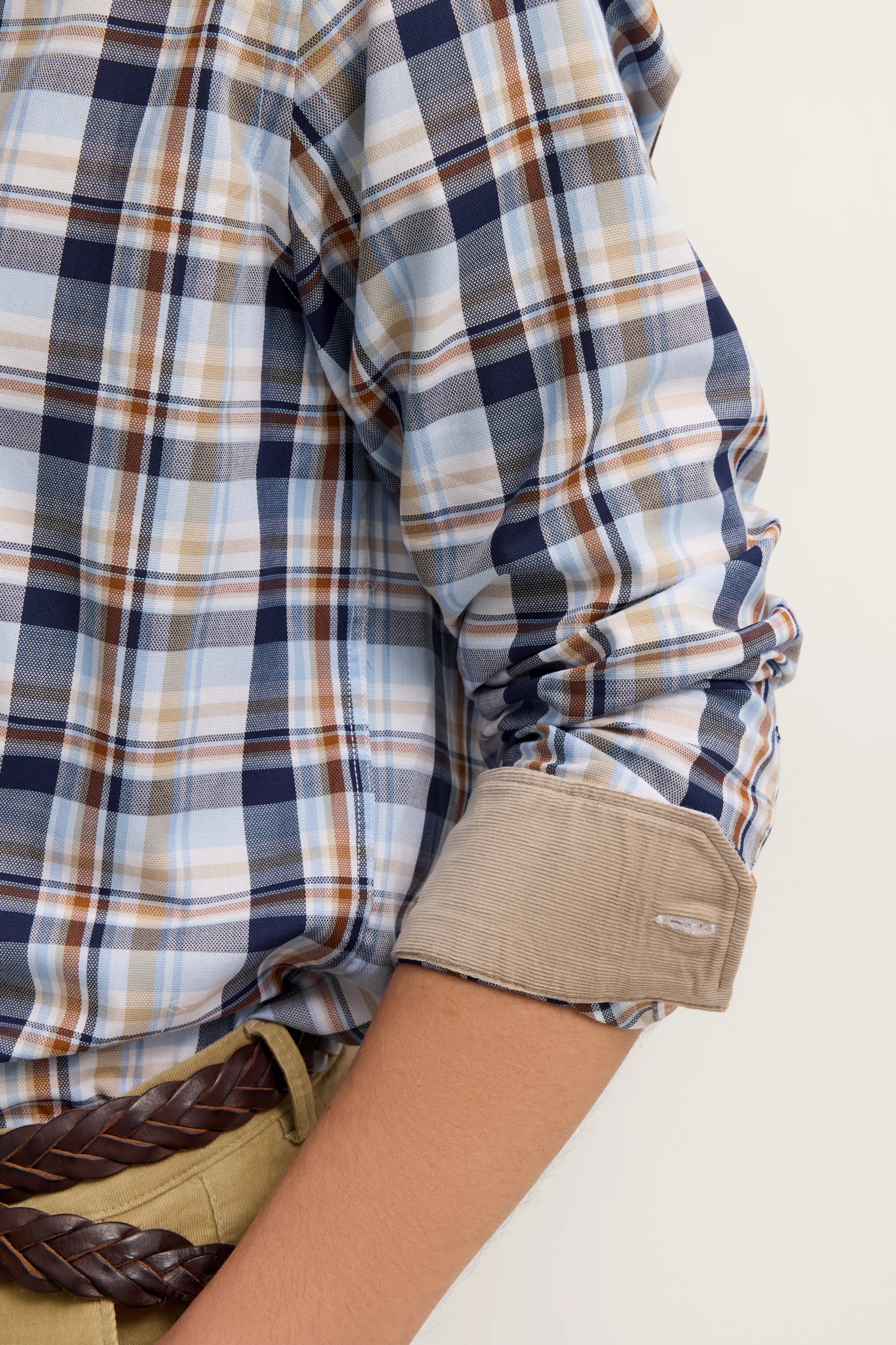 Kariertes Hemd in Blau, Weiß und Braun