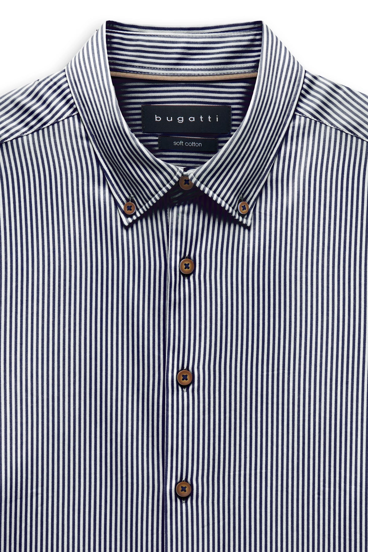 bugatti Hemd, blau-weiß gestreift, Büstenbild, klassische Knopfleiste, zeitlos elegant.