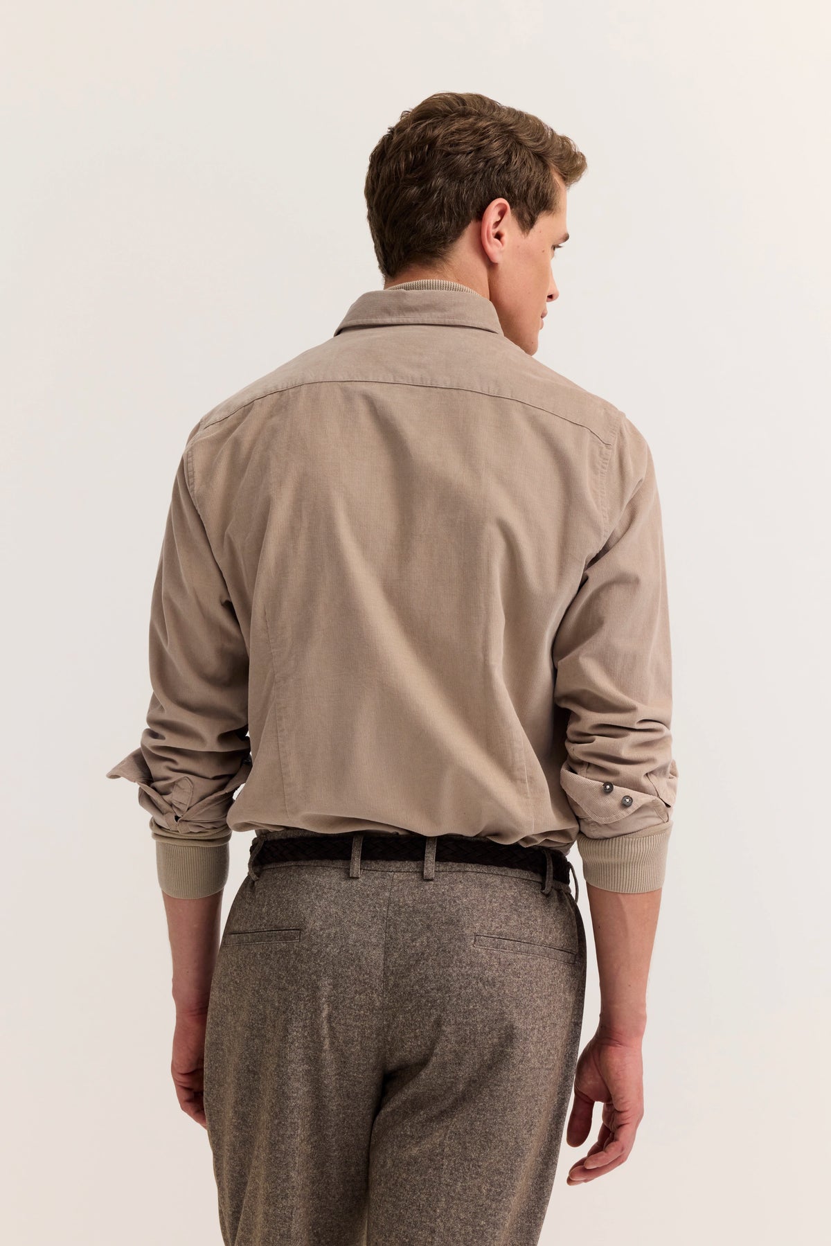  Modelbild, lässige Pose