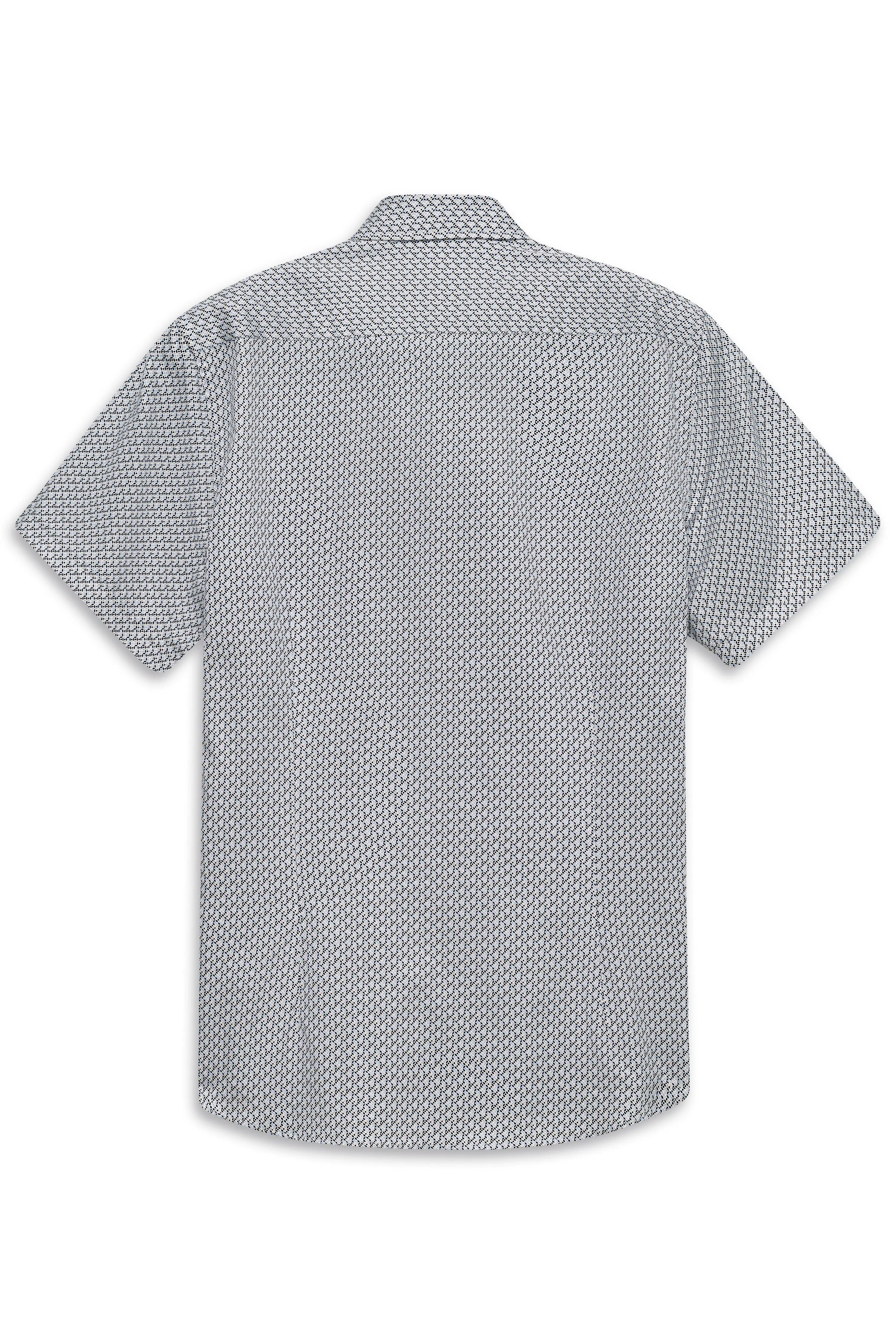 Kurzarmhemd mit feinem Muster in Blau-Weiß, Rückansicht, legeres Design von bugatti.