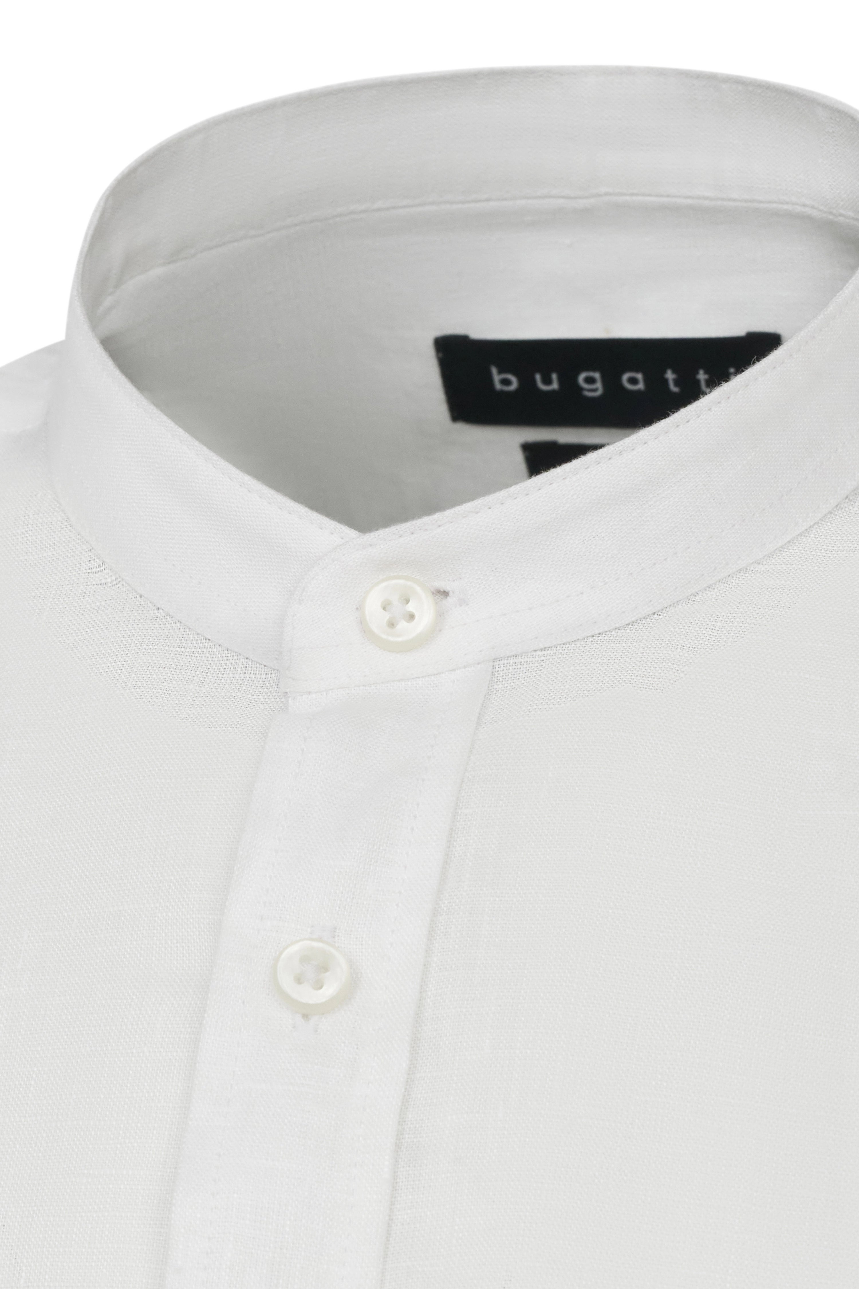 Wit bugatti overhemd met opstaande kraag, buste.