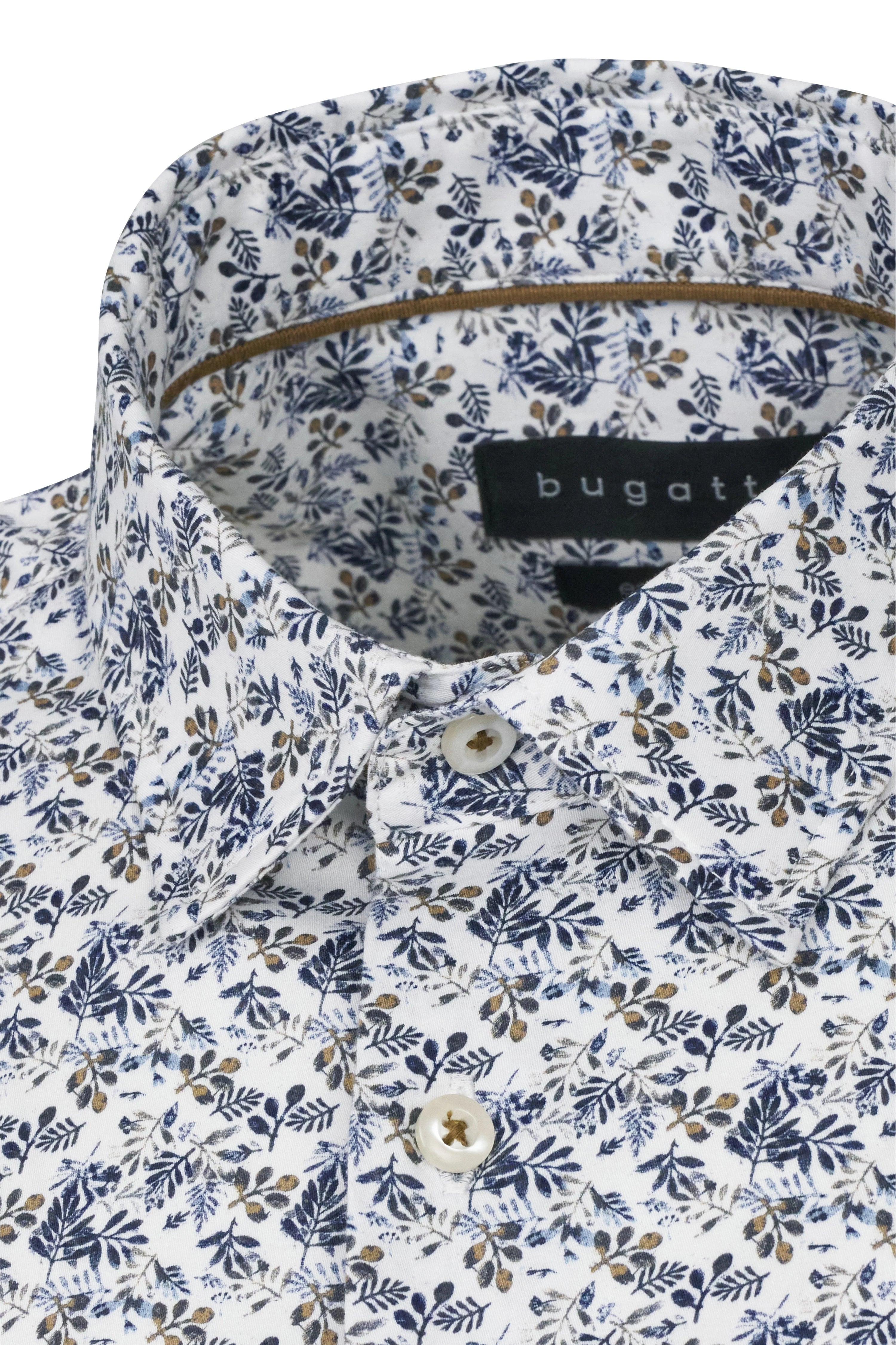 bugatti overhemd met blauw-wit bloemenpatroon. Buste-afbeelding. Hoogwaardige details en knopen zichtbaar.