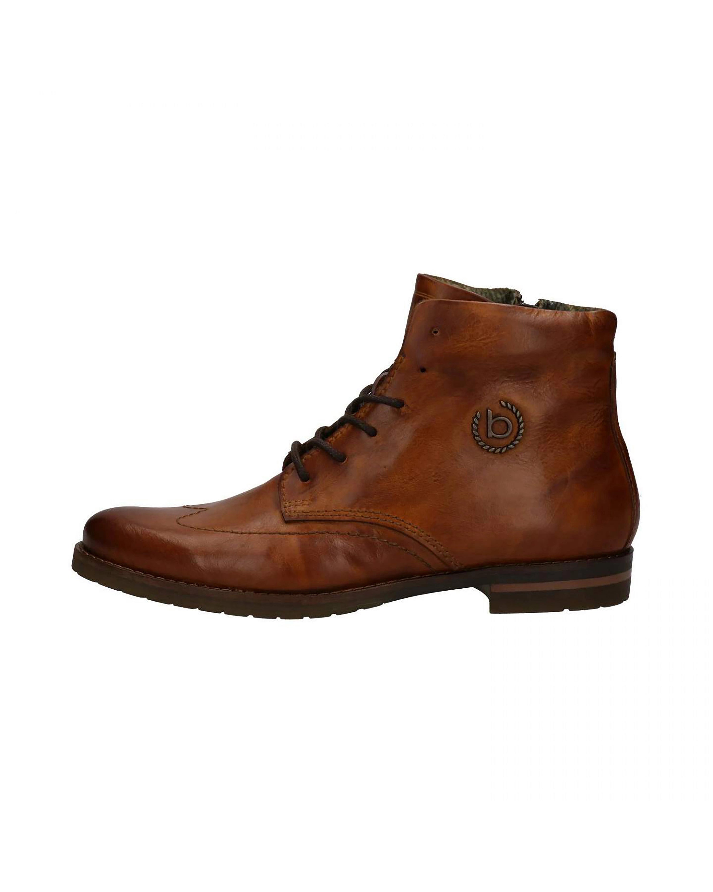 bugatti brauner Lederstiefel, Seitenansicht, schlichtes Design, Büstenbild.