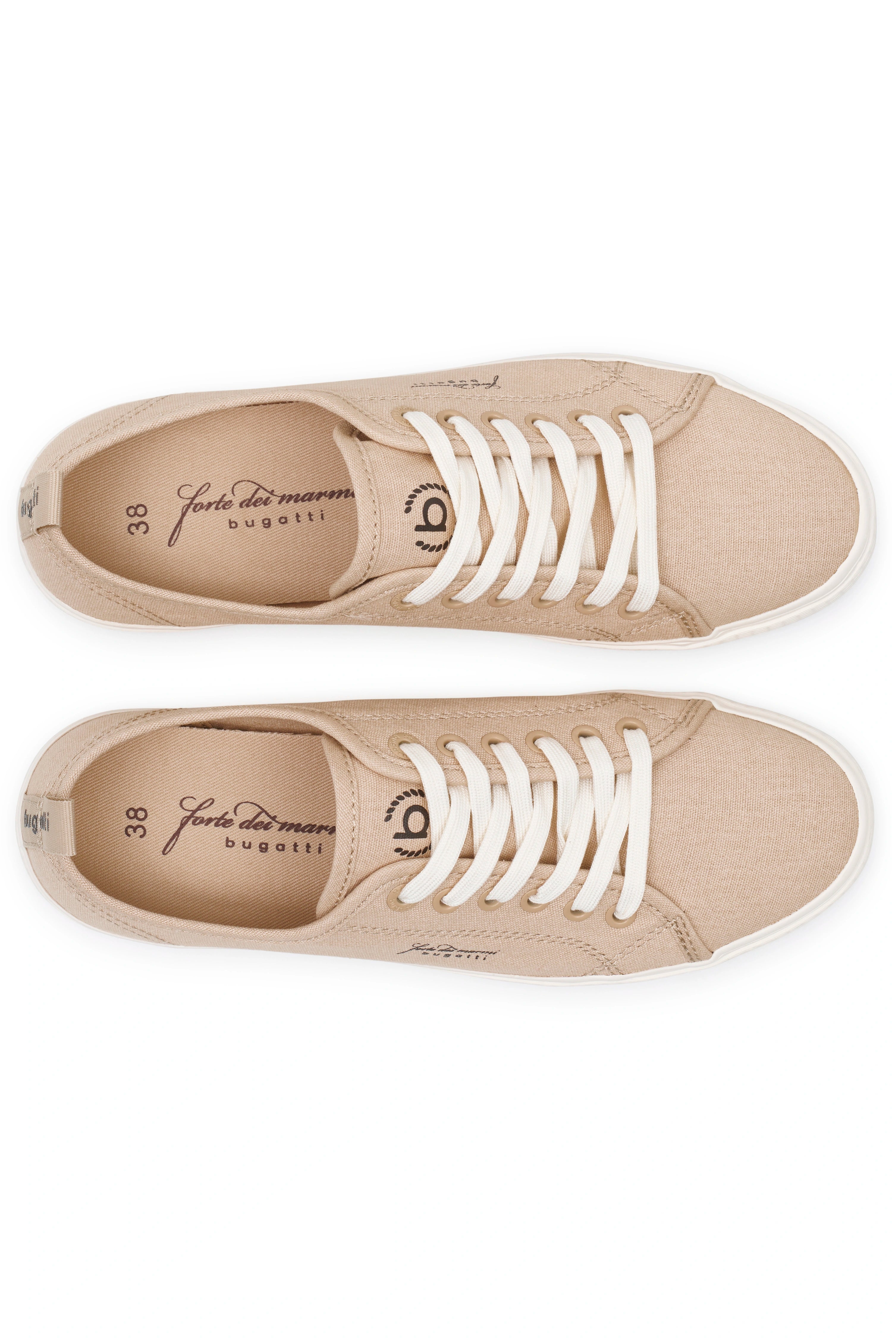 Beige bugatti Sneaker aus Stoff, Büstenansicht, weiße Schnürsenkel, minimalistisches Design.