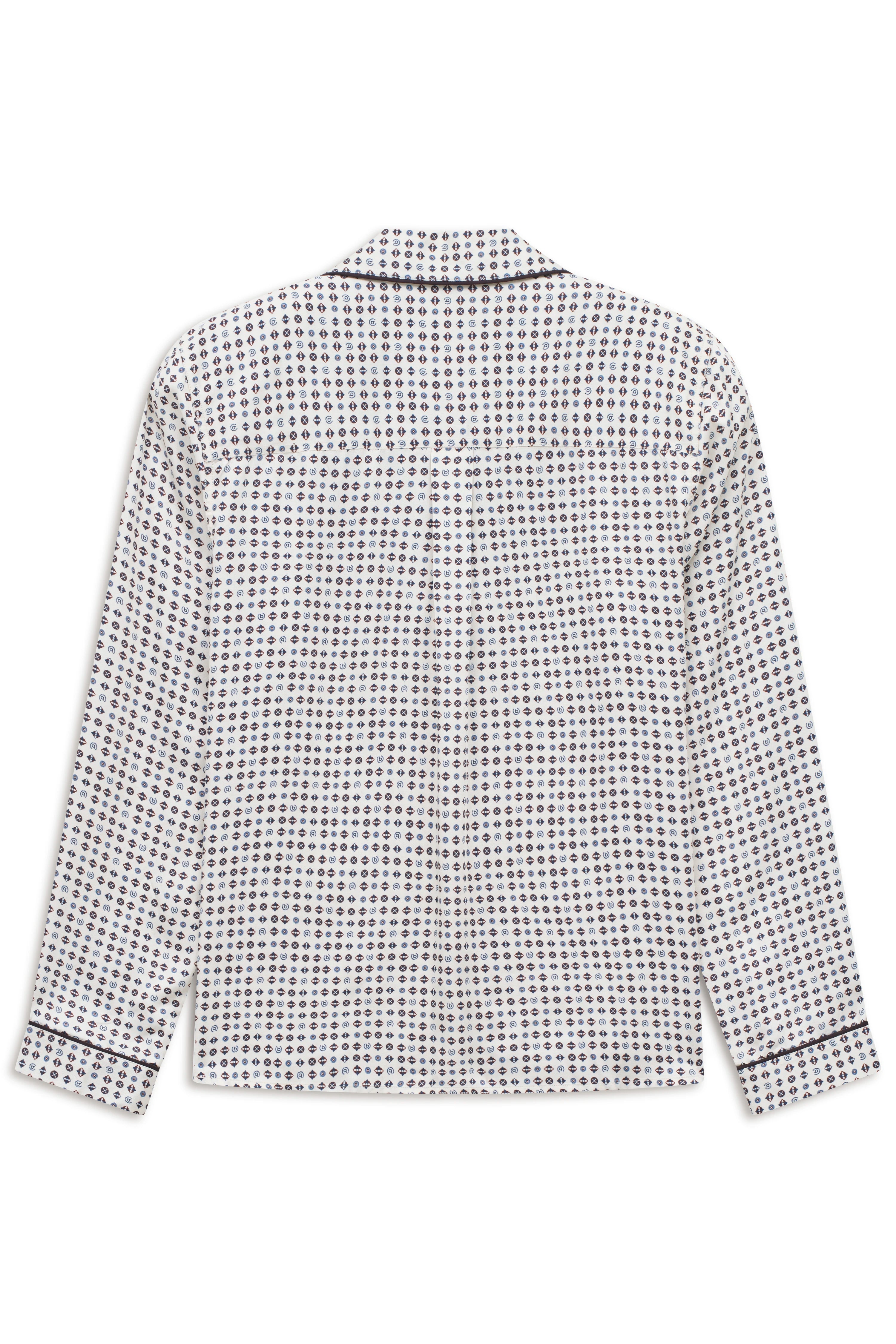 Weiße bugatti Bluse mit blauem Muster, Büstenbild, eleganter Stil.