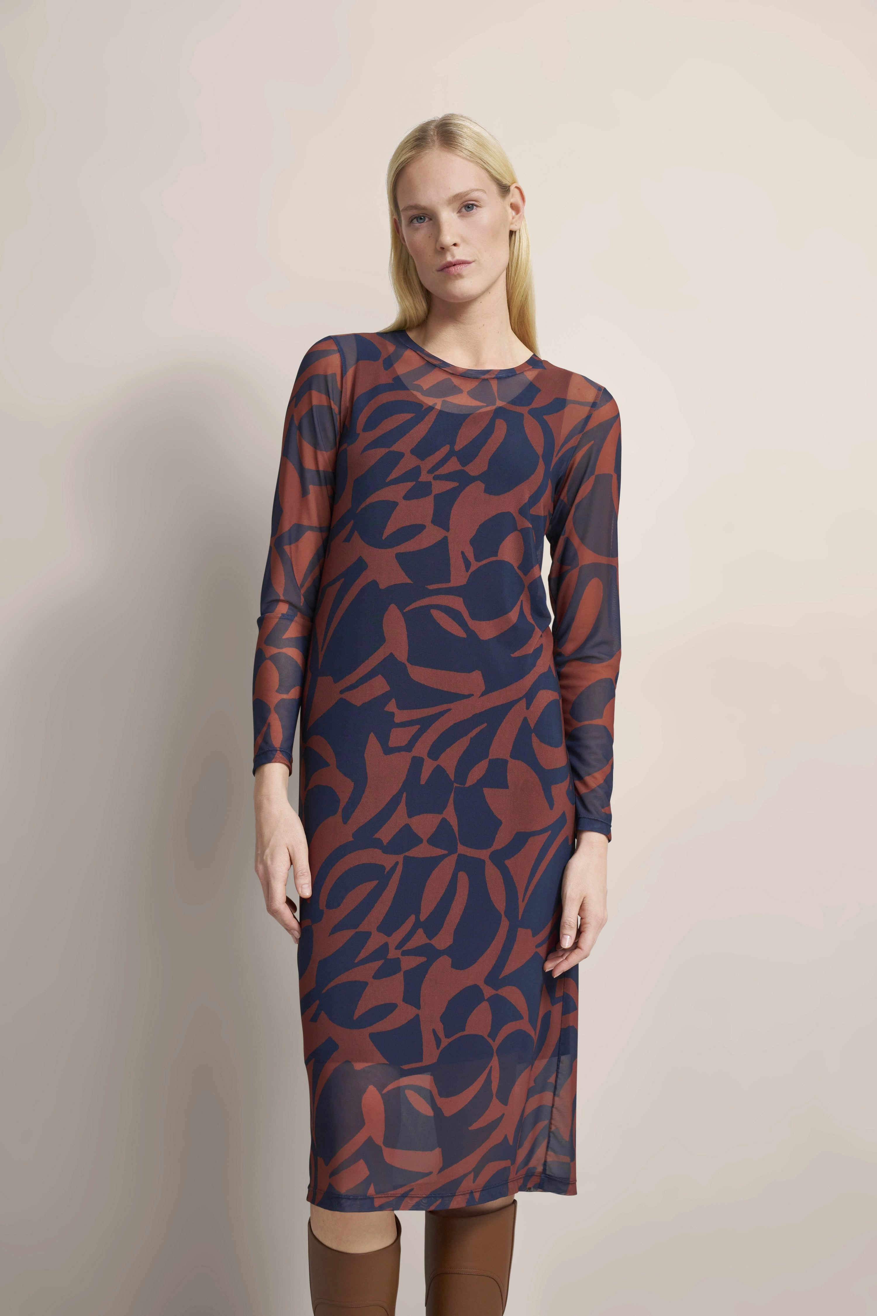 Model wearing bugatti dress with blue-brown pattern, long sleeves, casual pose, stylish and elegant.