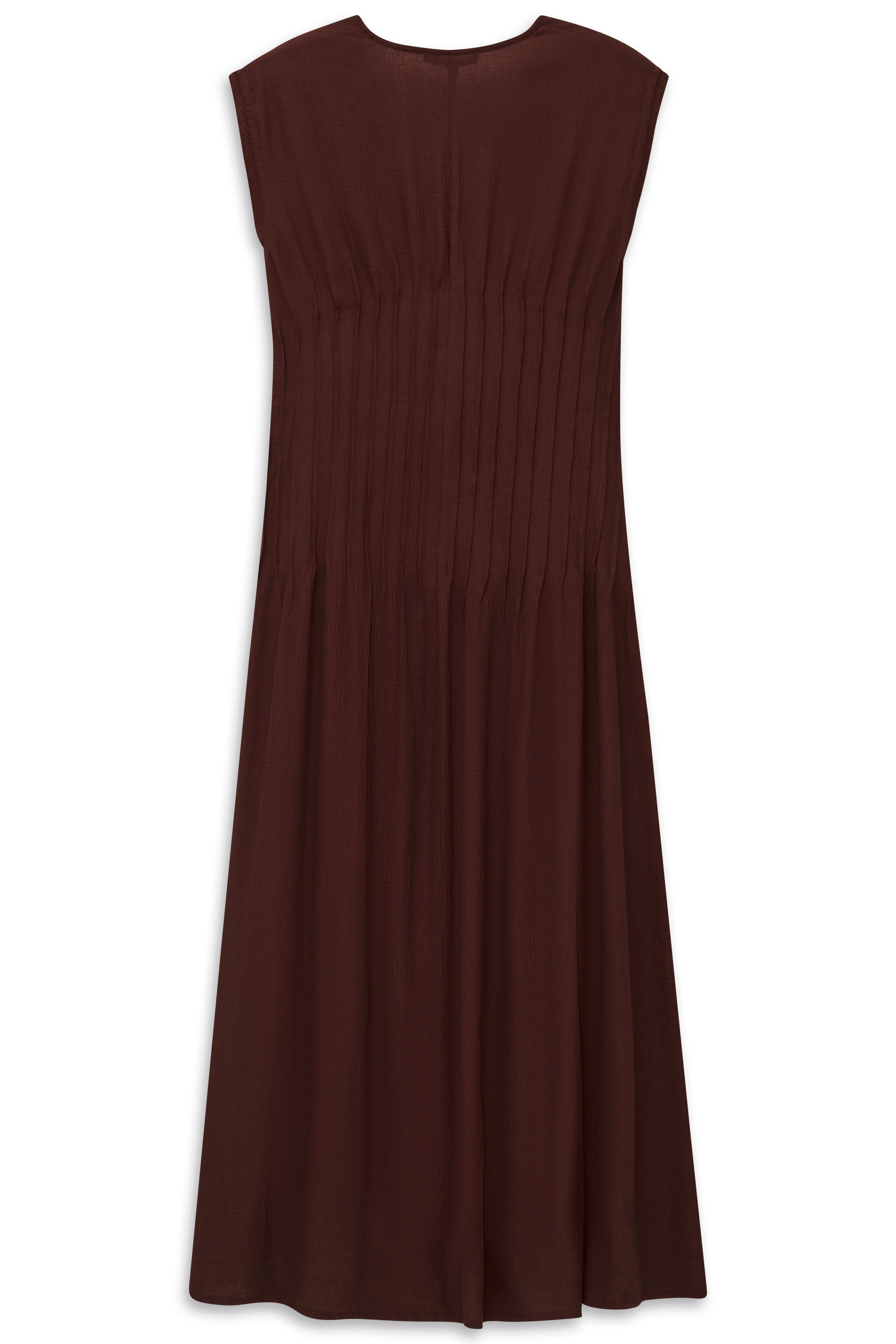 Ärmelloses bugatti Kleid in Schokoladenbraun, Büstenbild, minimalistisches Design.