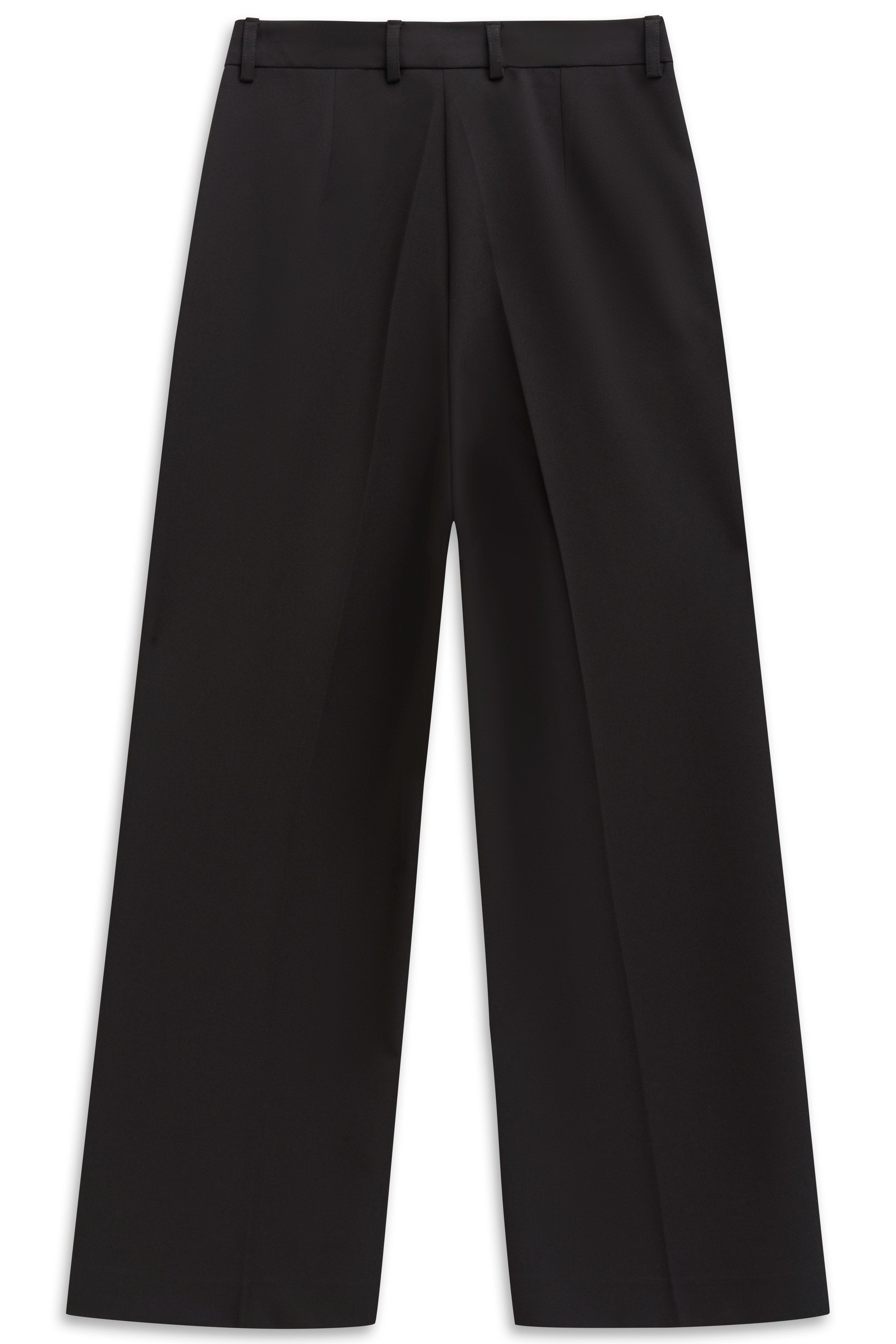 Schwarze, weit geschnittene bugatti Hose, Büstenbild, minimalistischer Stil.