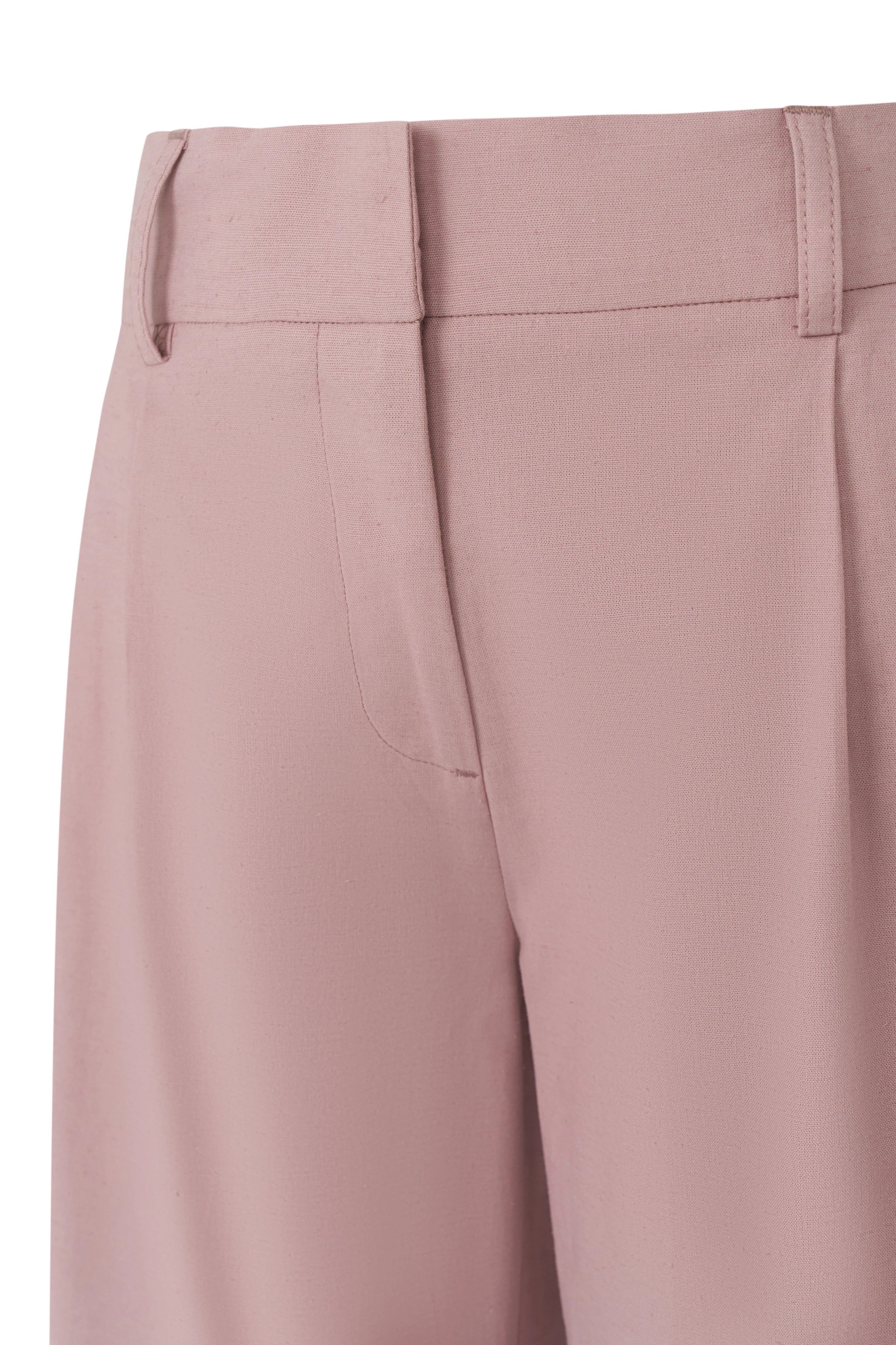 Roze bugatti broek, detailweergave, strak design.