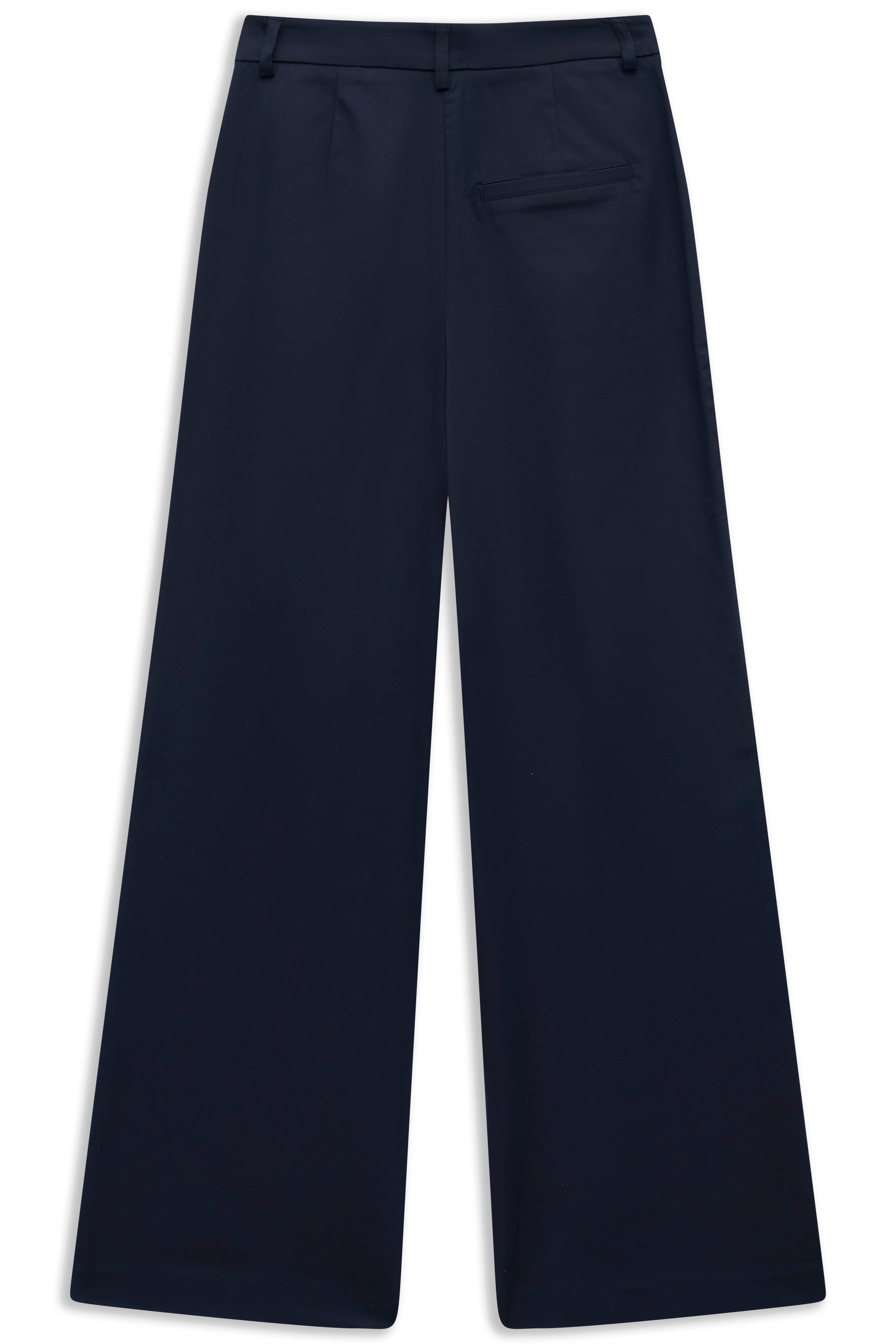 Marineblaue bugatti Hose, locker geschnitten, Büstenbild.