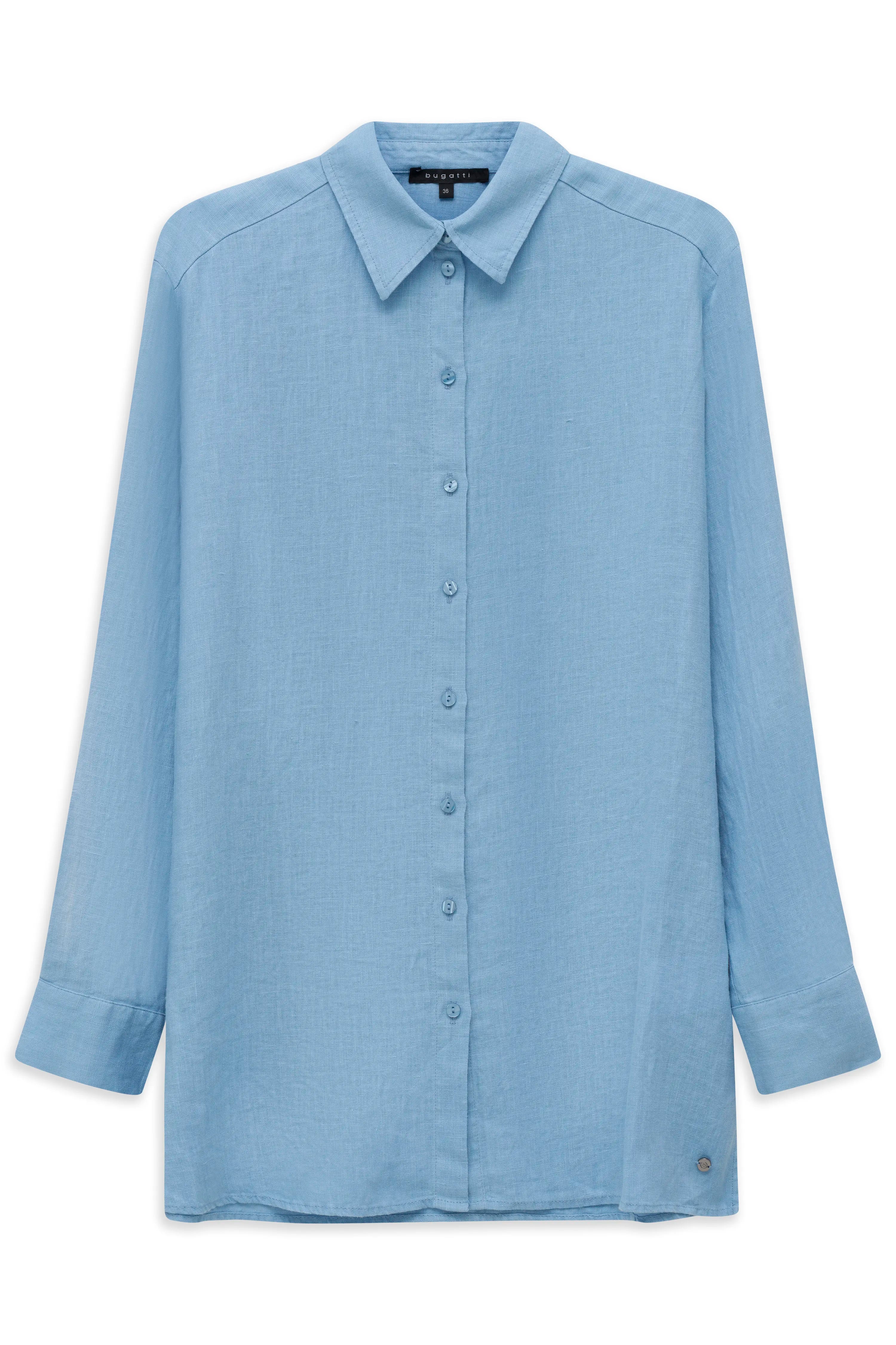 Hellblaue bugatti Bluse, langärmelig, mit Knopfleiste, legeres Büstenbild.