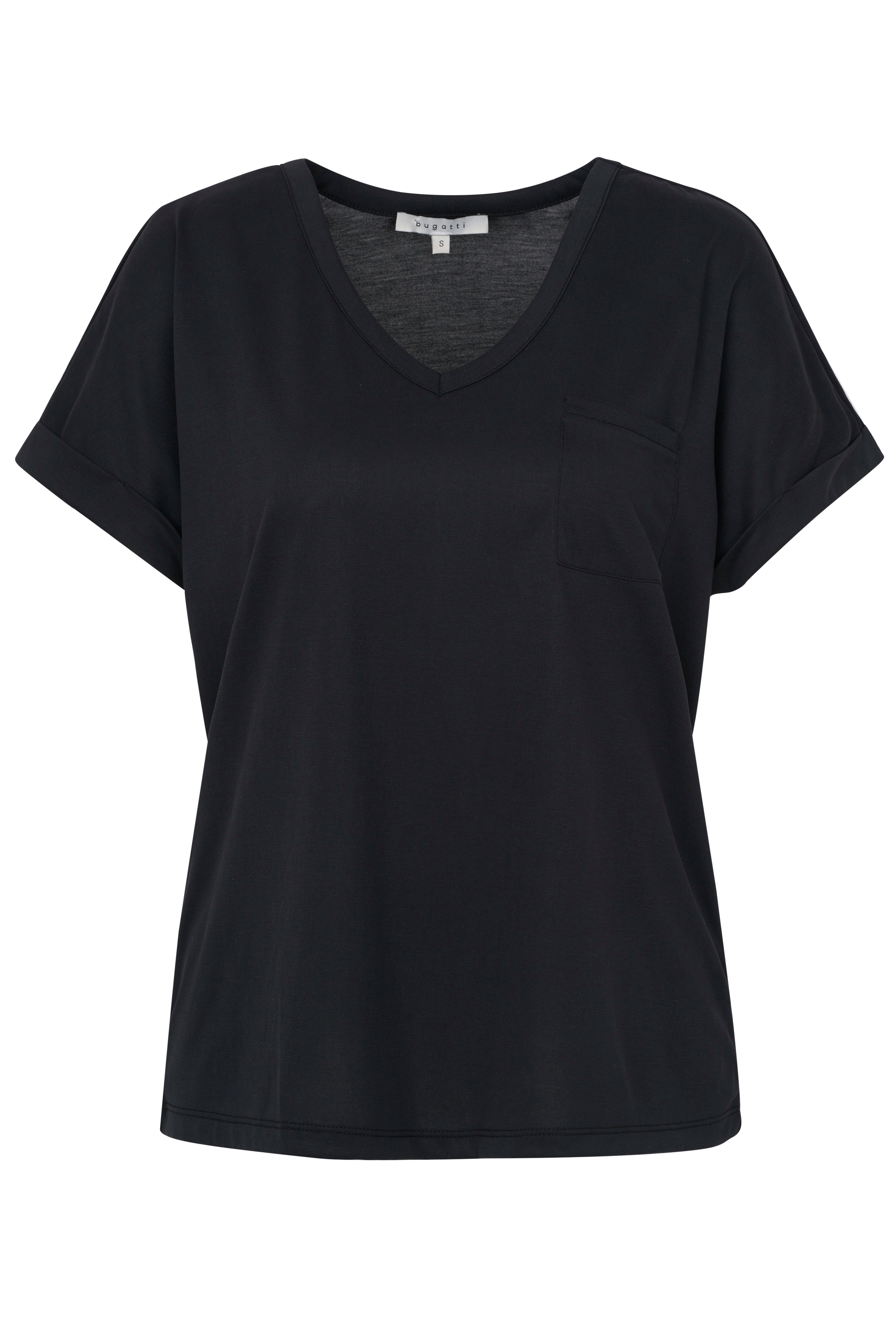 Schwarzes bugatti T-Shirt mit V-Ausschnitt, Brusttasche, legerer Stil, Büstenbild.