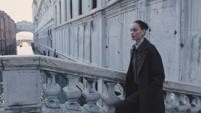 Damen Trends - Herbst/ Winter 2025
Mit "Venetian Chic" inspiriert vom Zauber Venedigs vereint unsere Damen-Kollektion zeitlose Eleganz mit smartem Komfort. Hochwertige Materialien und feminine Schnitte schaffen Looks, die Business wie Casual souverän begleiten.