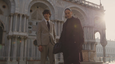 bugatti - Italienisch inspiriert - Venetian Chic
Mit "Venetian Chic" lässt bugatti den Zauber Venedigs in der Herbst/ Winter-Kollektion 2025 aufleben: Inspiriert von Wasser und Eleganz vereint die Mode zeitlose Schönheit, Ästhetik und spielerische Leichtigkeit in einer harmonischen Farbwelt.