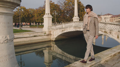 bugatti Herren Kollektion
Mit "Venetian Chic" setzt bugatti in der Herbst/ Winter-Kollektion 2025 auf maskuline Eleganz: Klare Schnitte, edle Materialien und funktionale Details vereinen Stil und Komfort. So entstehen souveräne Looks – perfekt für Business wie Casual.