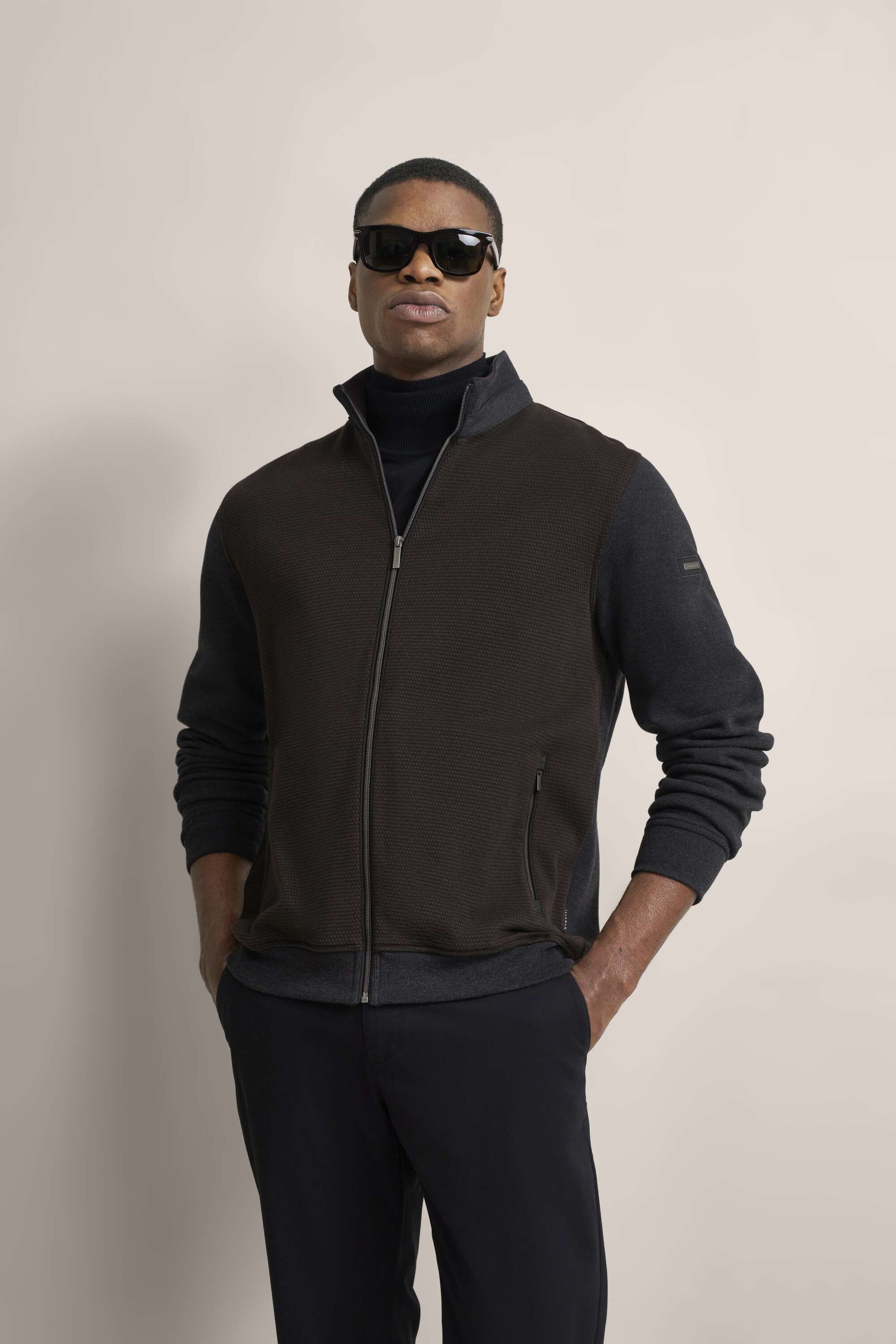 Sweat jacket with houndstooth pattern in brown | bugatti