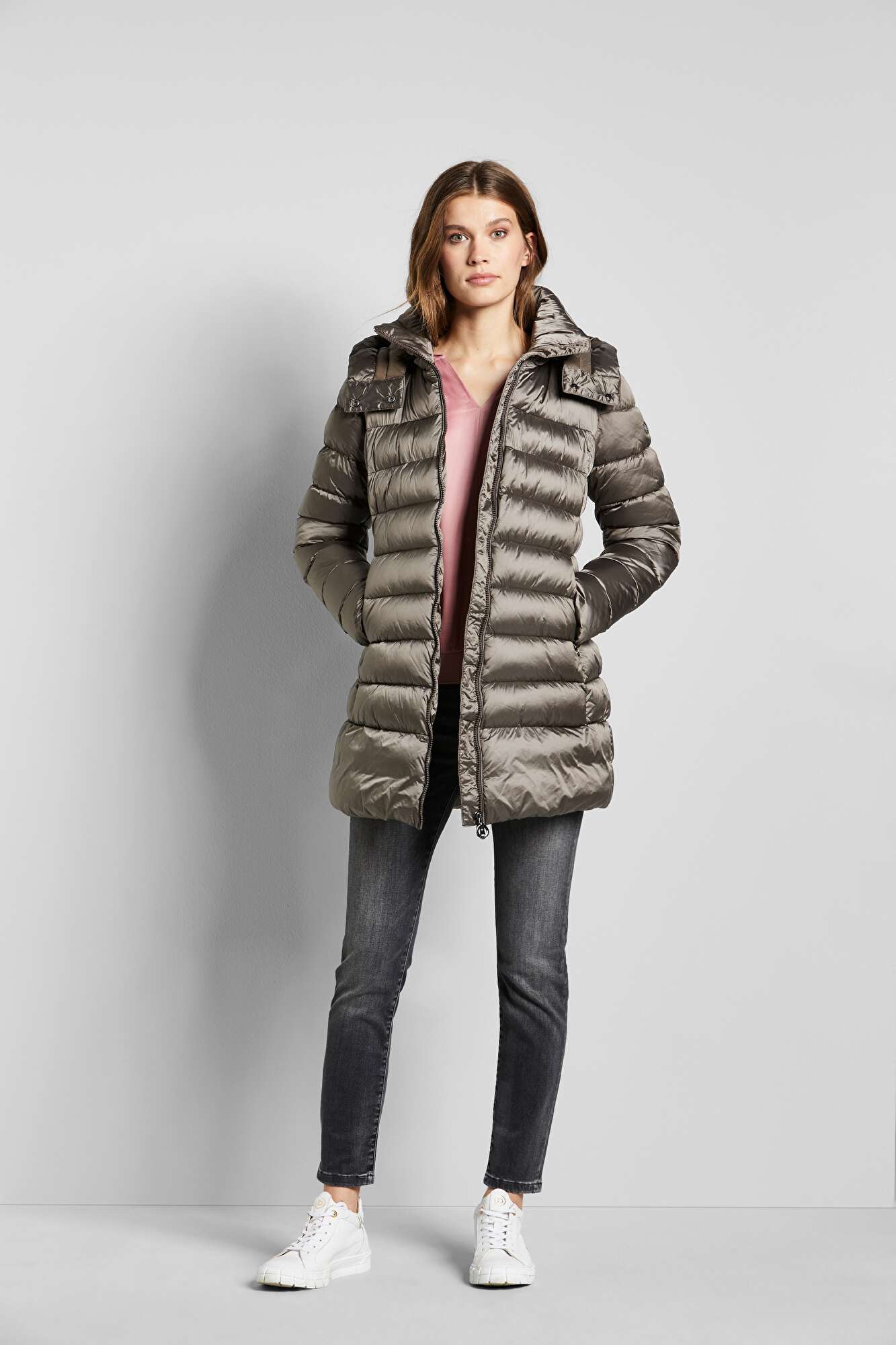 Steppjacke mit abnehmbarer Kapuze in beige | bugatti