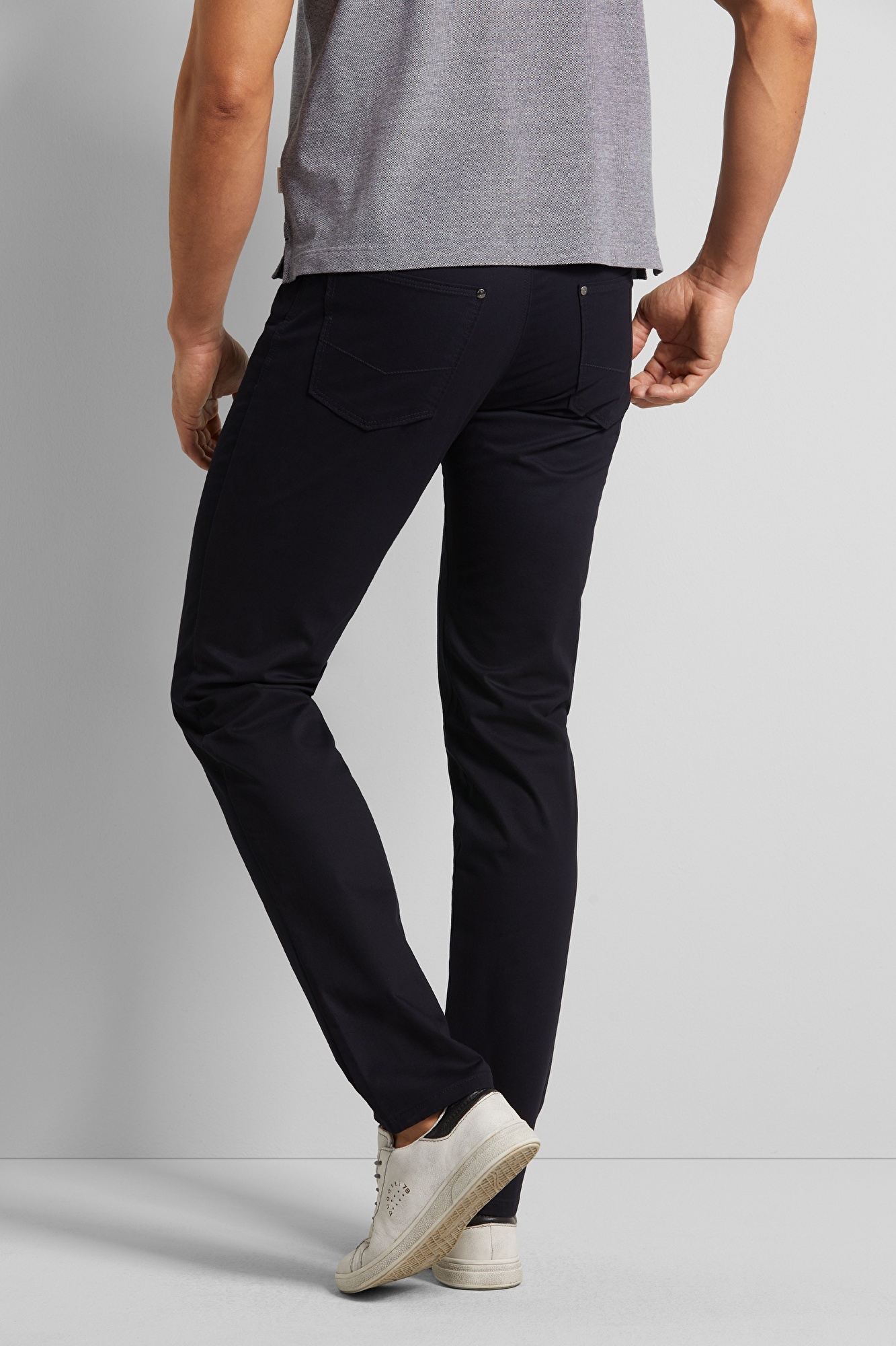 stretch Colour in five-pocket with Constant navy bugatti |