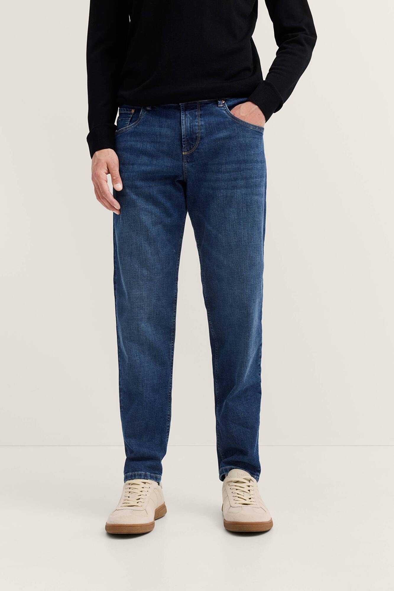   in blue - View: Model front