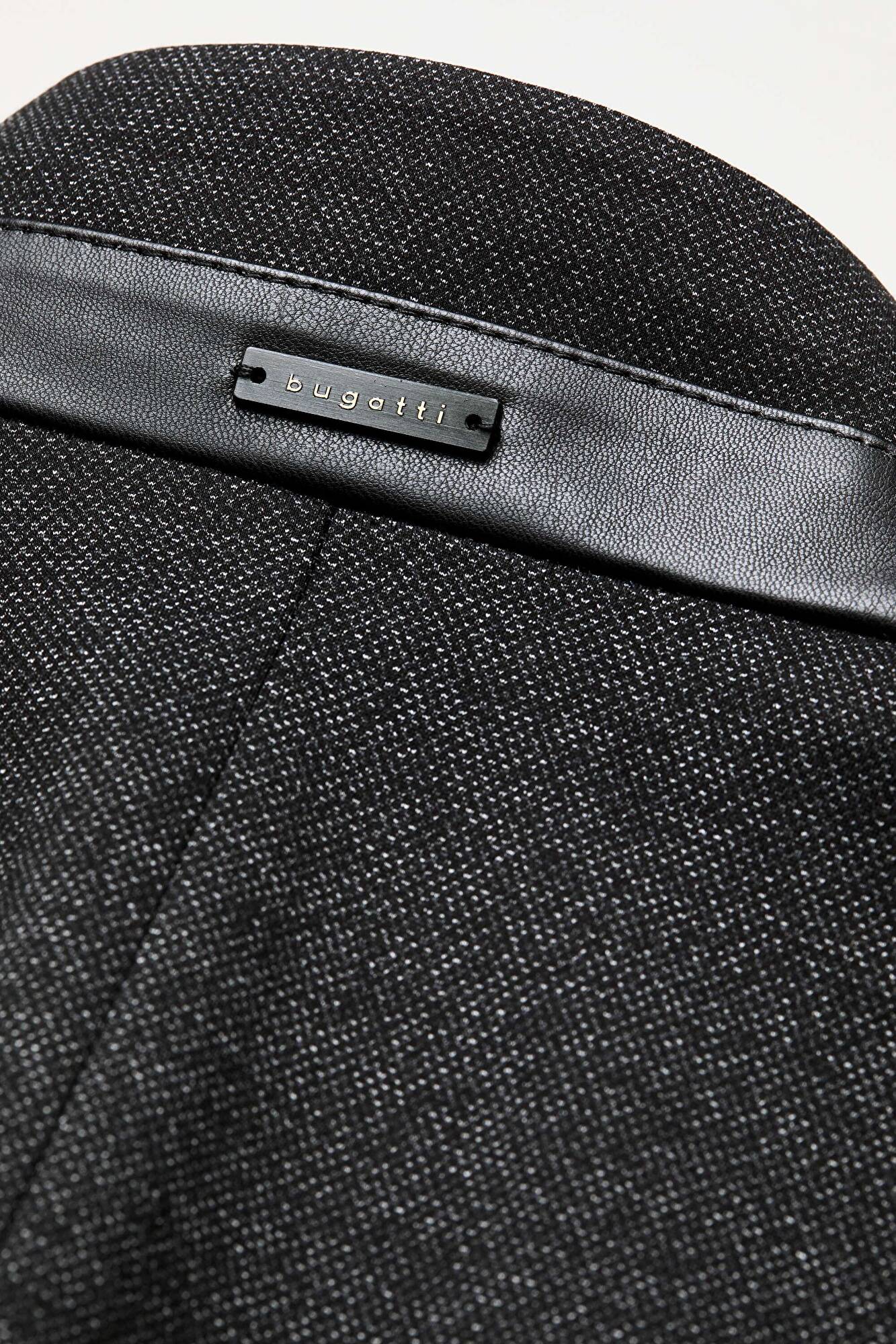 Mantel im edlen Design in schwarz | bugatti