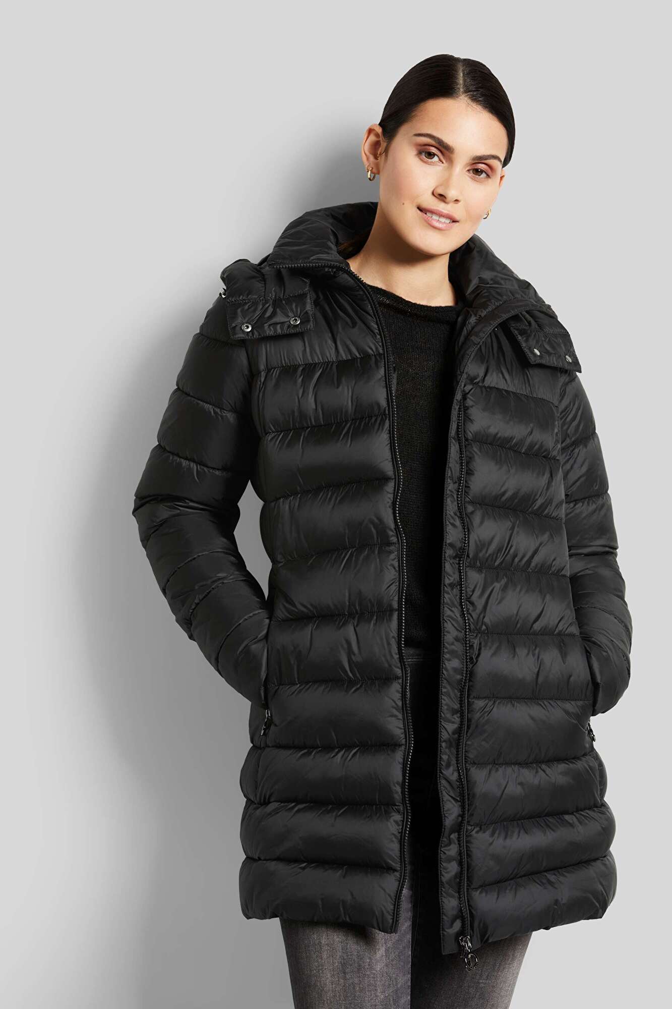 Steppjacke mit abnehmbarer Kapuze in schwarz | bugatti