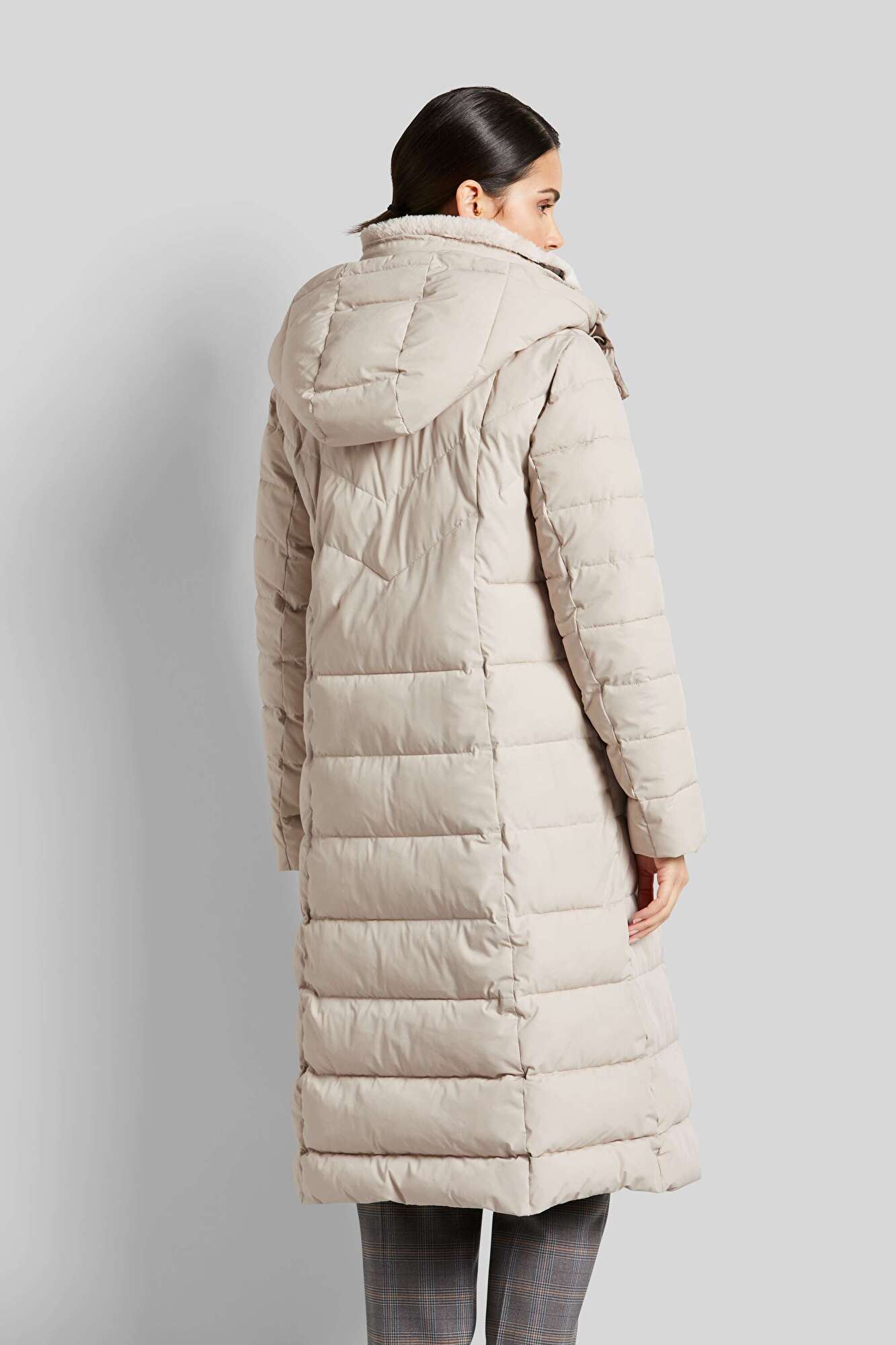 Winterjacke mit abnehmbarer Kapuze in beige | bugatti