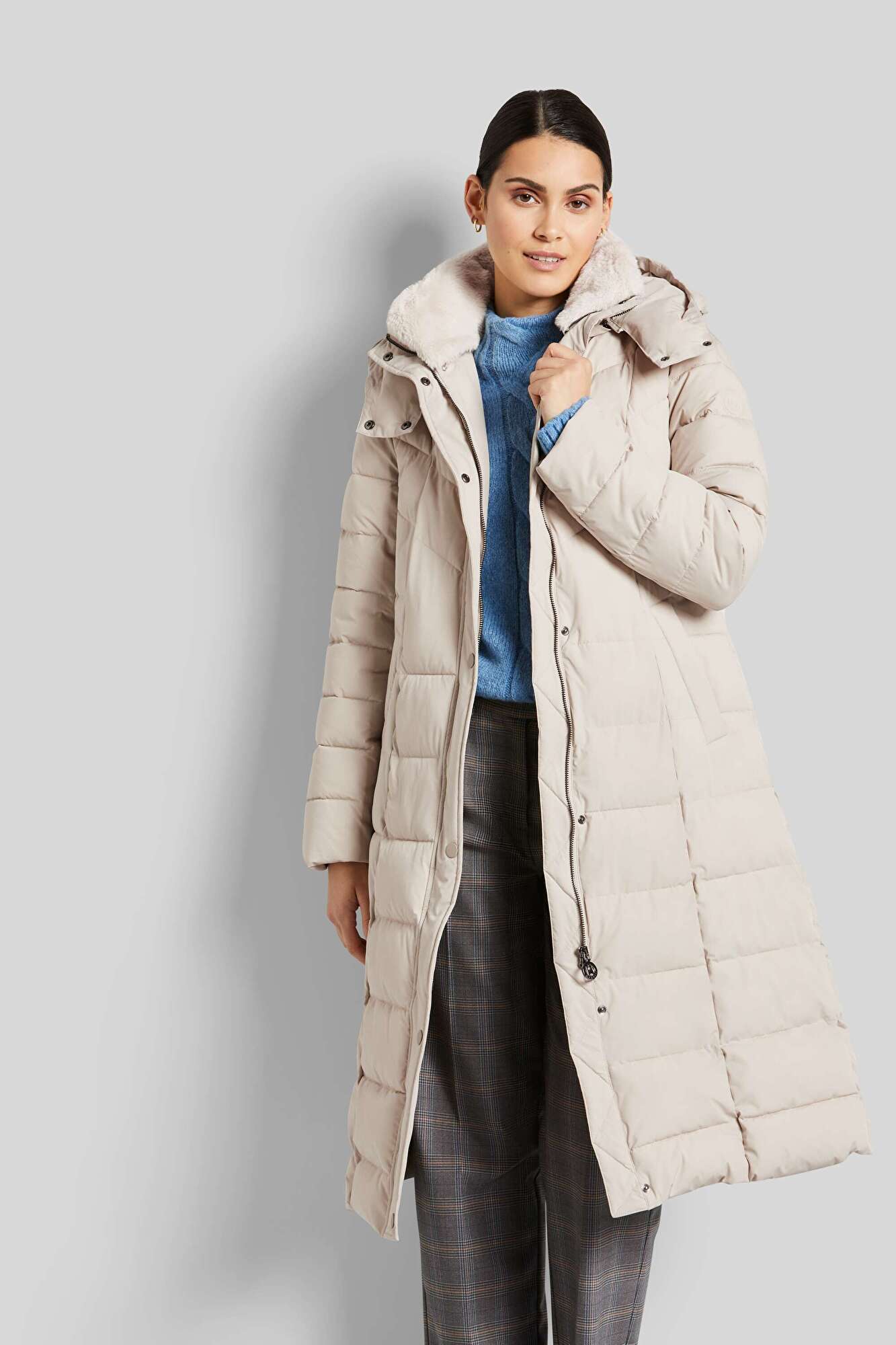 Winterjacke mit abnehmbarer Kapuze in beige | bugatti