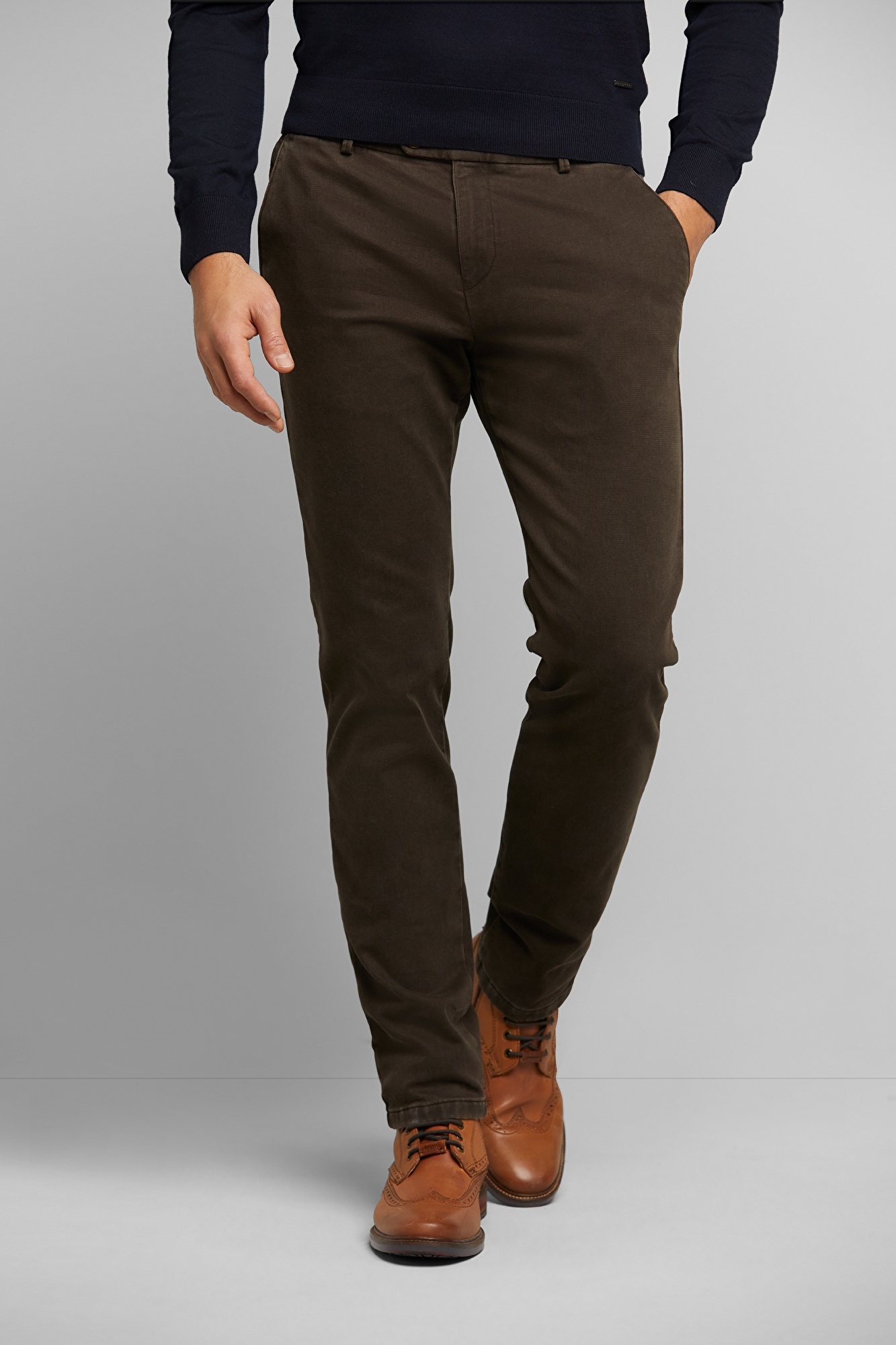 Chinos Made from a stretch cotton blend in brown | bugatti
