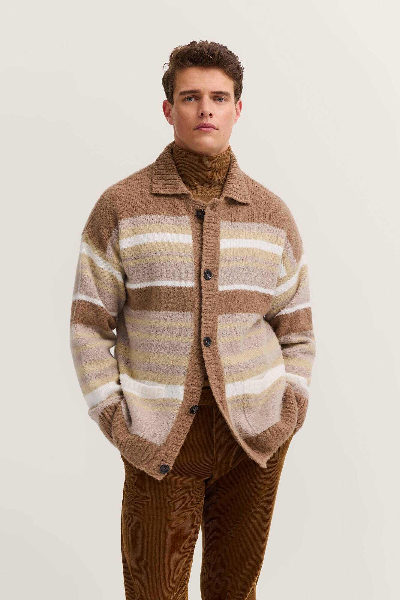 unbekannt unbekannt in ecru - Ansicht: Model Front
