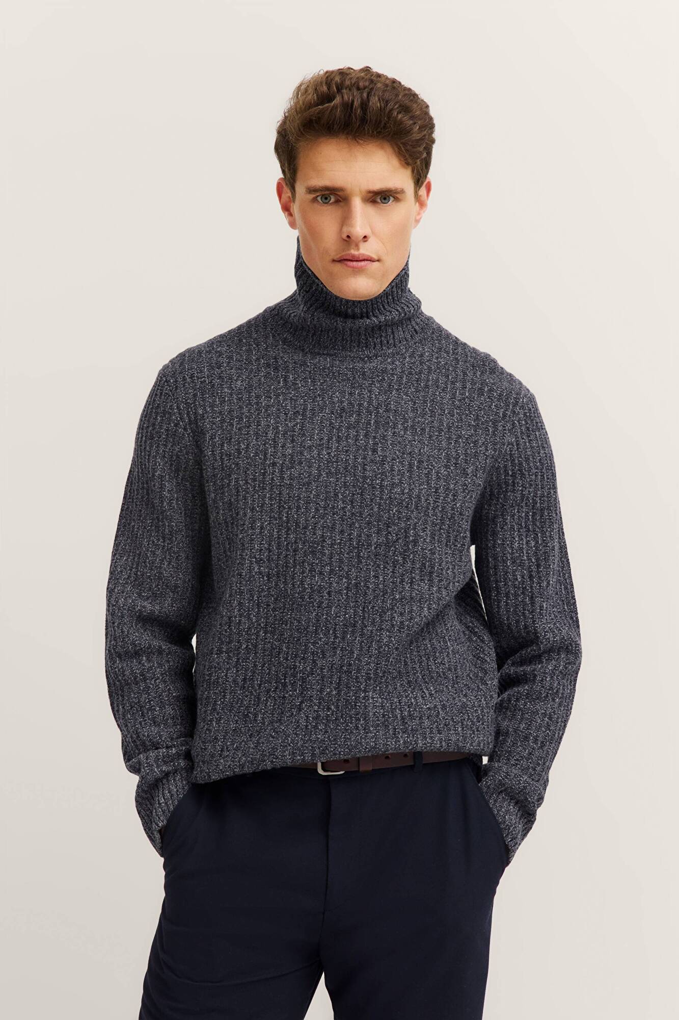   in grey - View: Model front