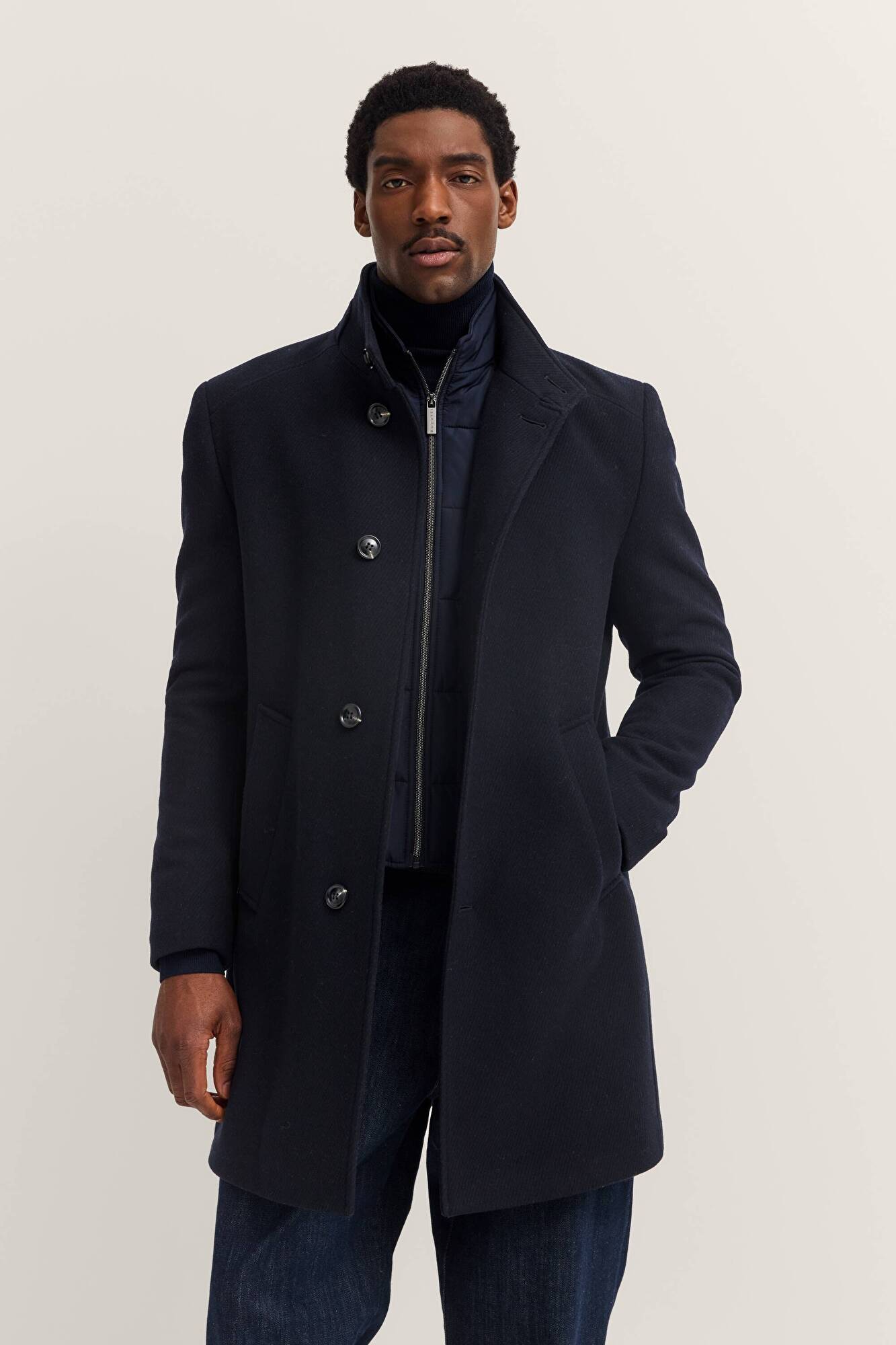   in navy - View: Model front
