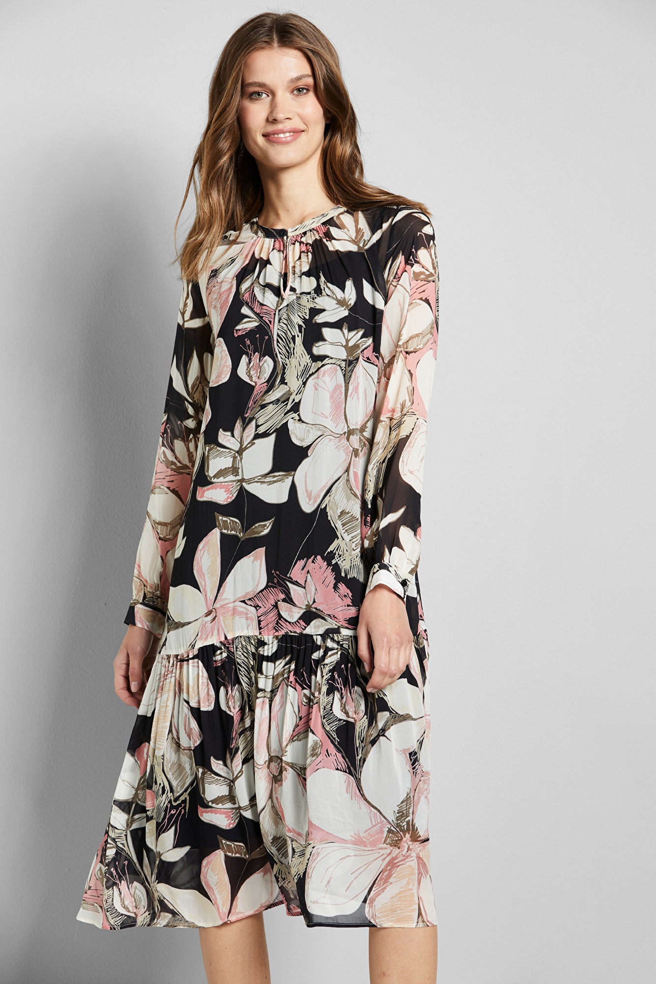 Blusenkleid mit floralem Print in schwarz | bugatti