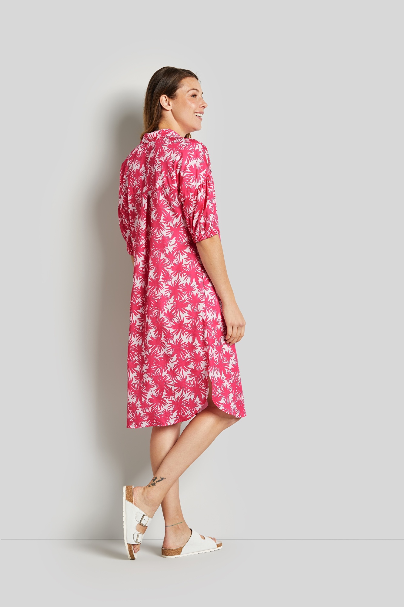 Sommerkleid mit Seitenschlitzen in pink | bugatti