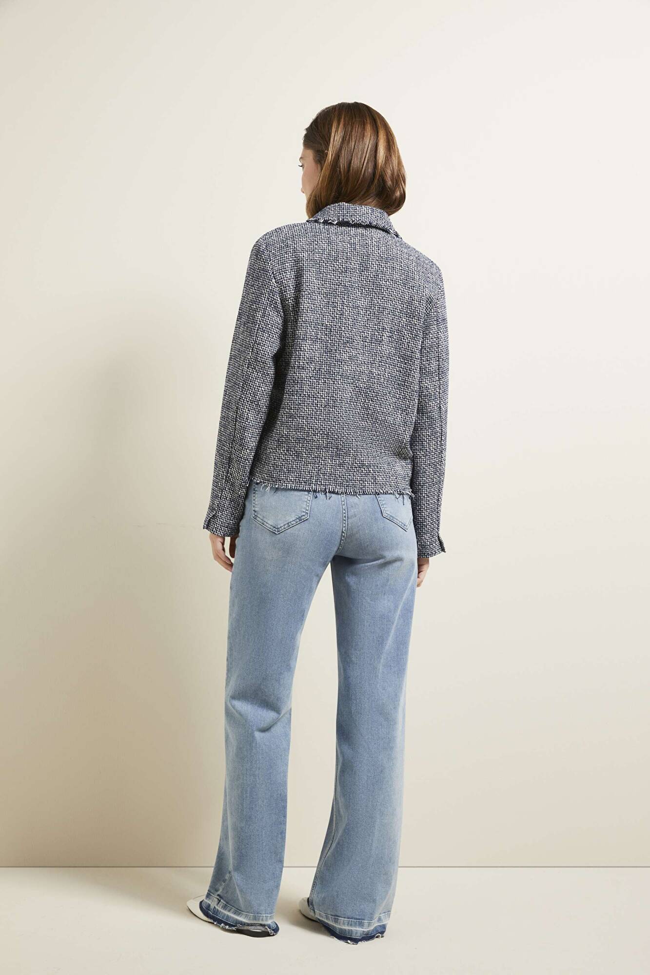本日限定値下げ　BOUCLE SQUARE-NECK SHORT JACKET Bouclé jacket with frayed edges in navy | bugatti