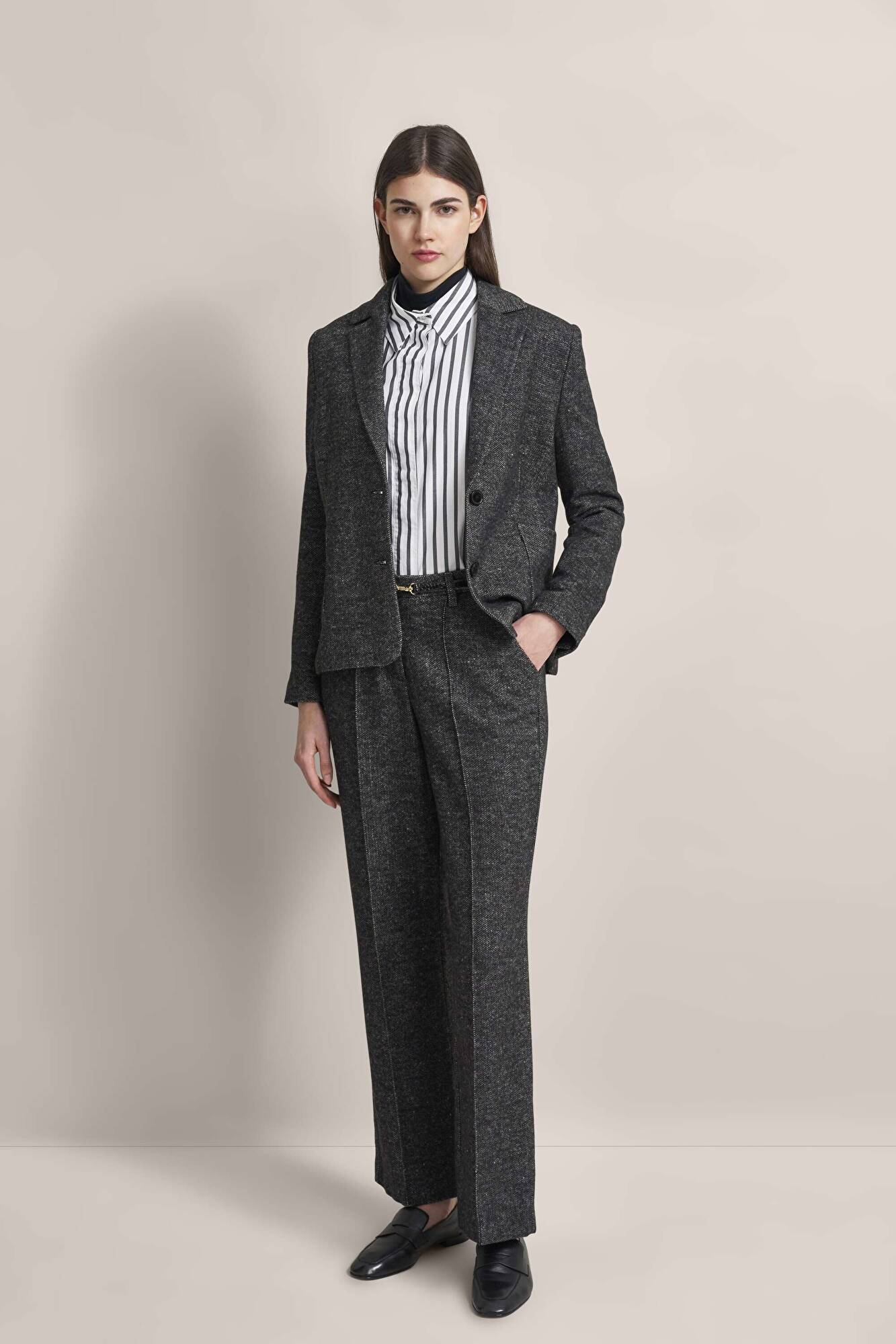 Blazer made of a fine wool blend in black | bugatti