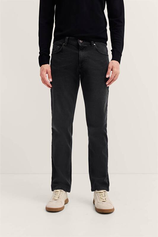   in dark grey - View: Model front
